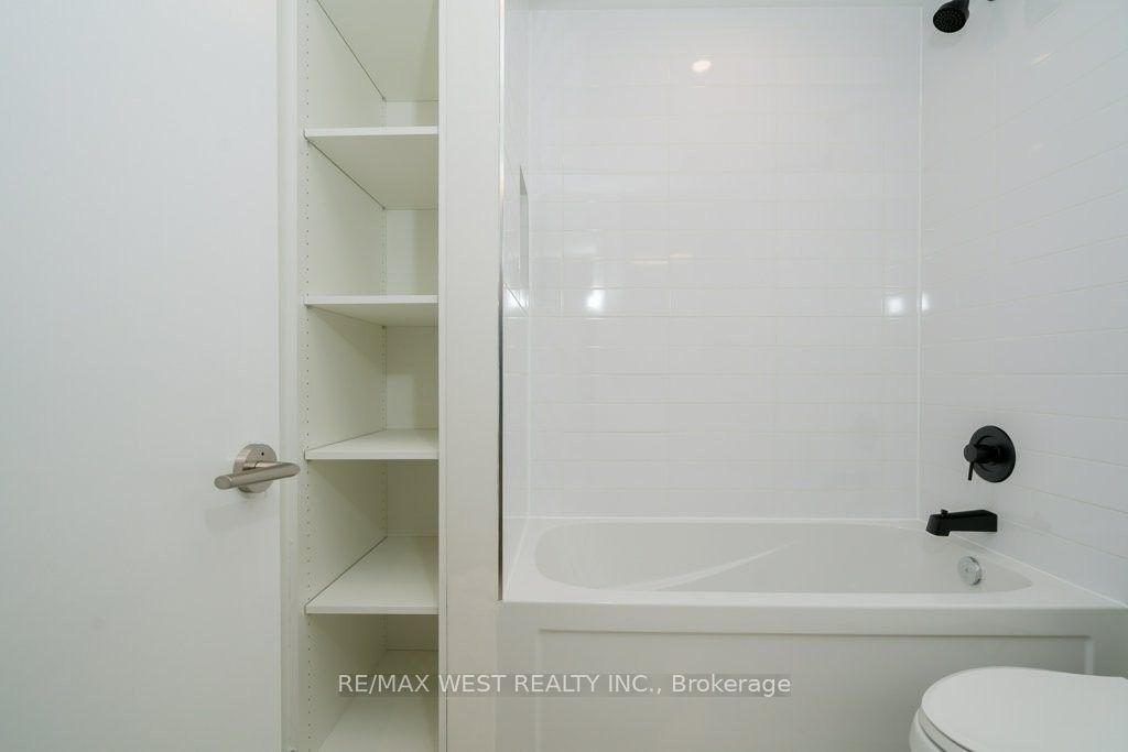 2083 Danforth Avenue 202 Property Photo 8