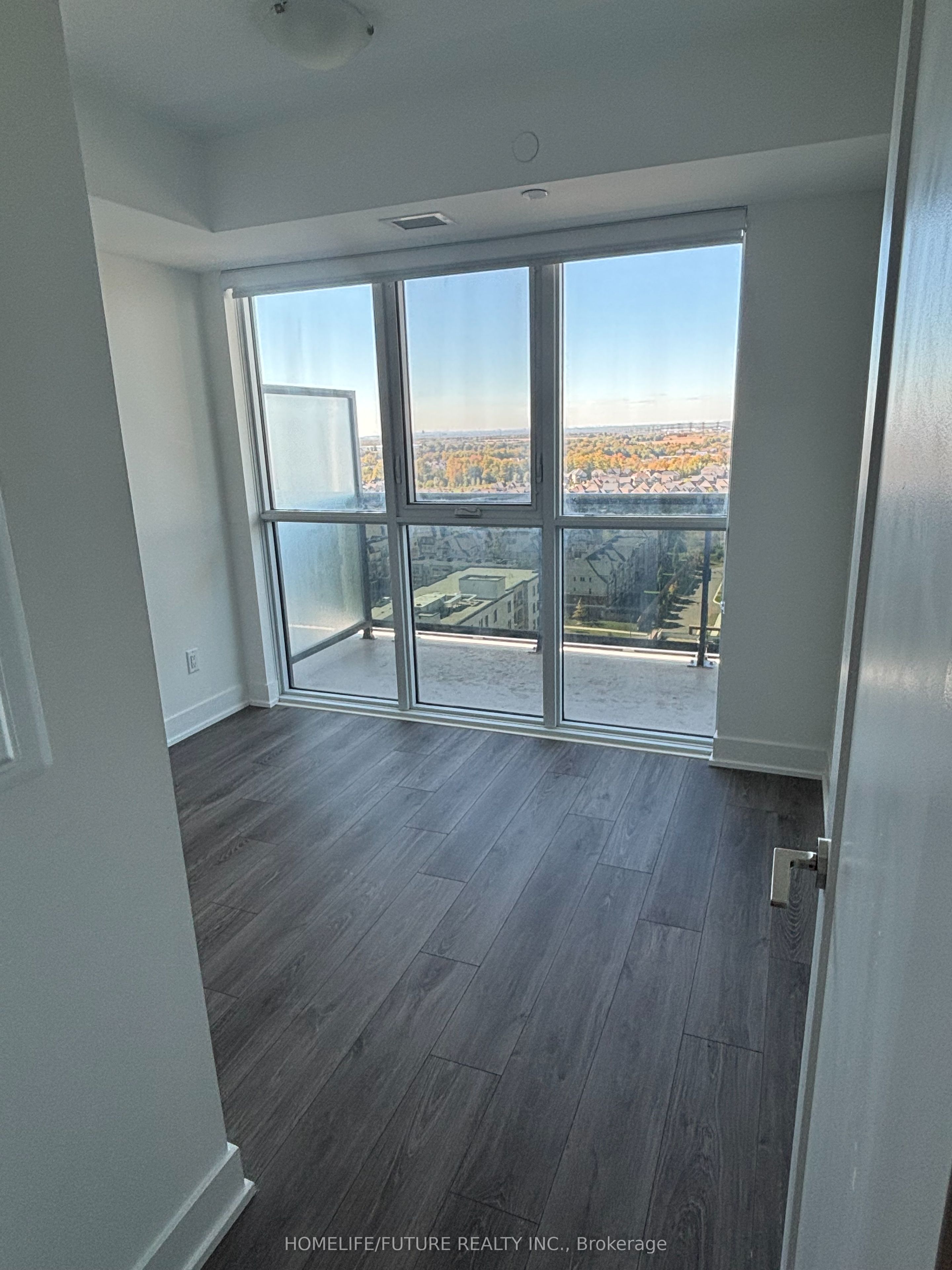 2545 Simcoe Street 1608 Property Photo 8