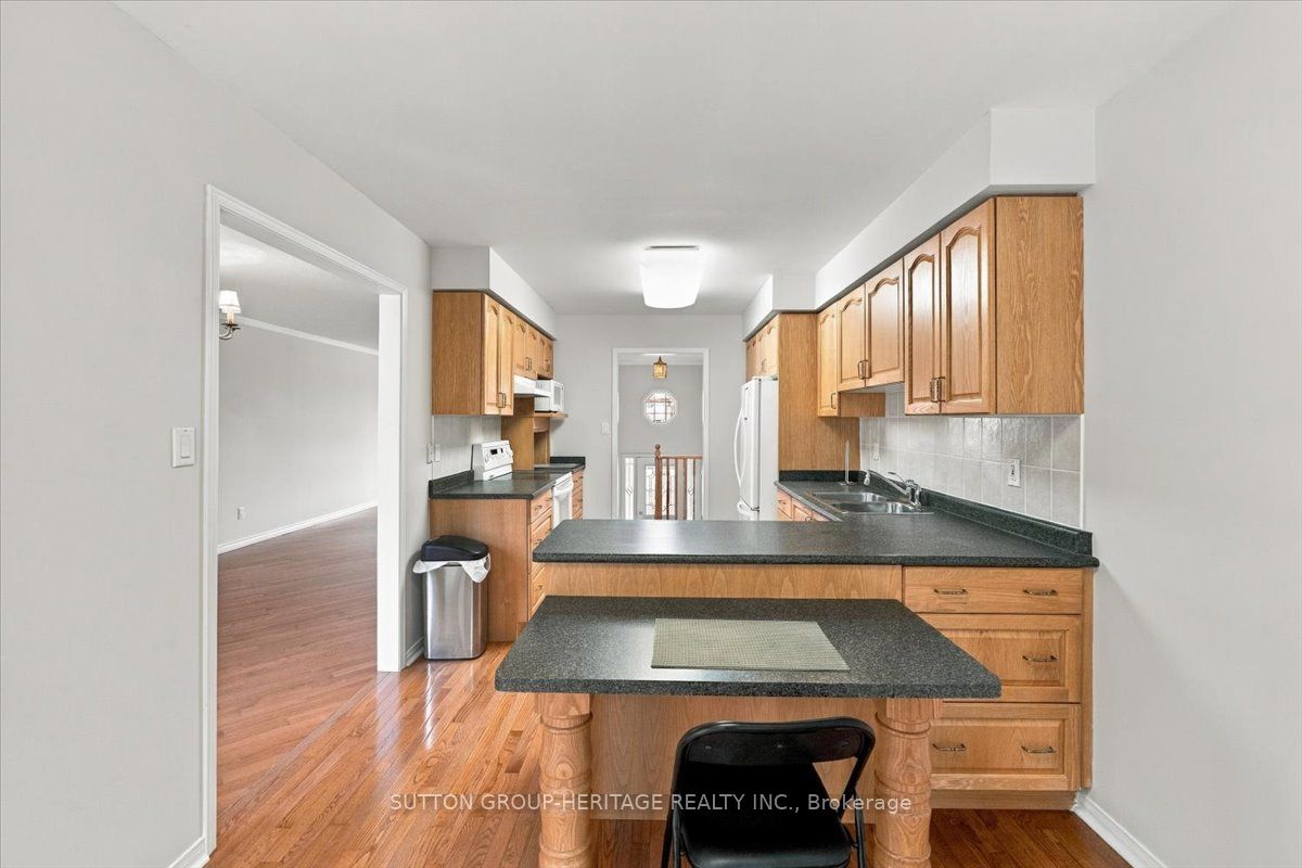 122 Perryview Drive Property Photo 12