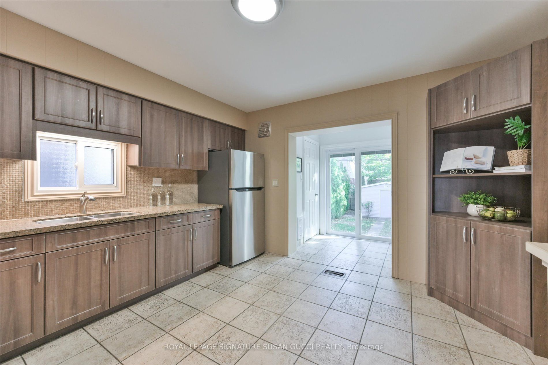725 Sammon Avenue Property Photo 8