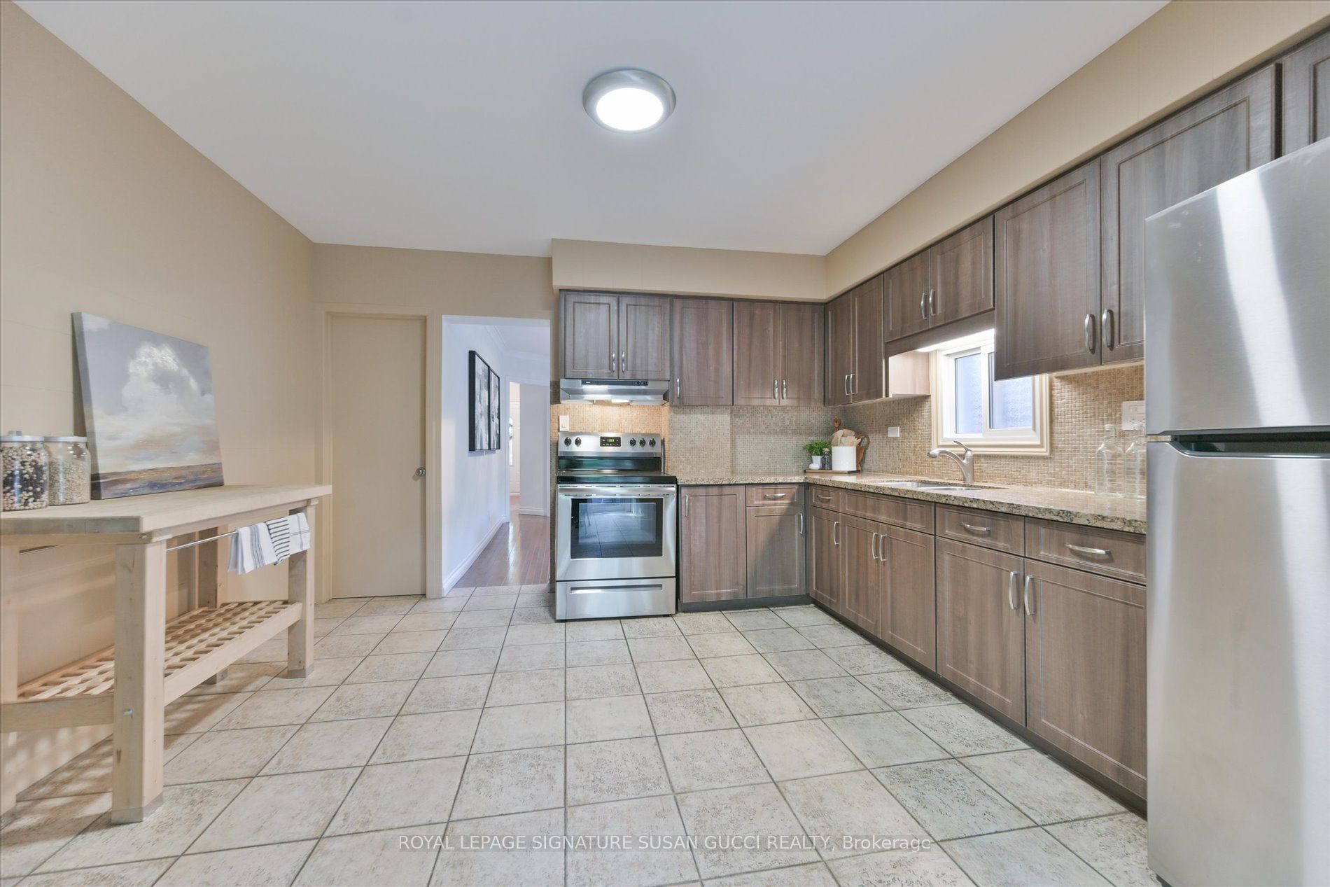 725 Sammon Avenue Property Photo 9