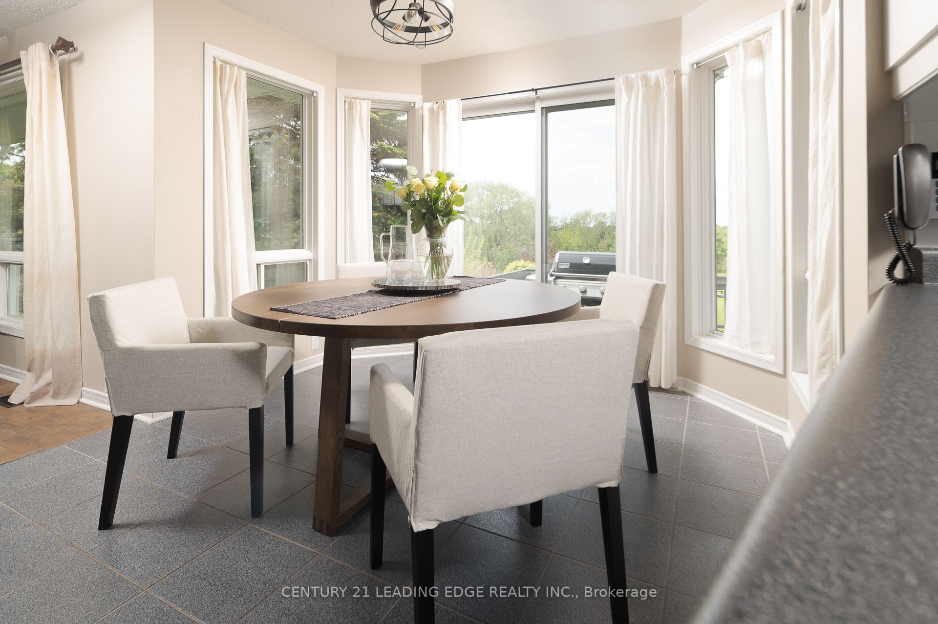 5048 William Street Property Photo 10