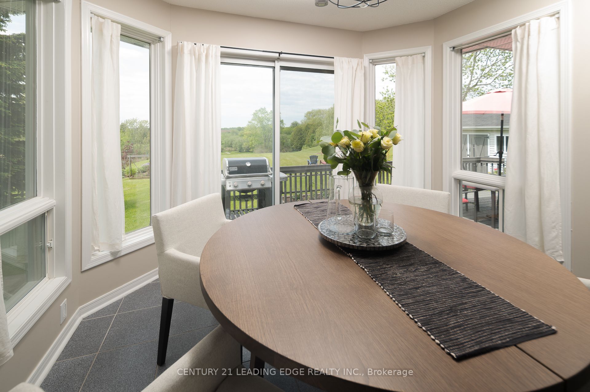 5048 William Street Property Photo 11