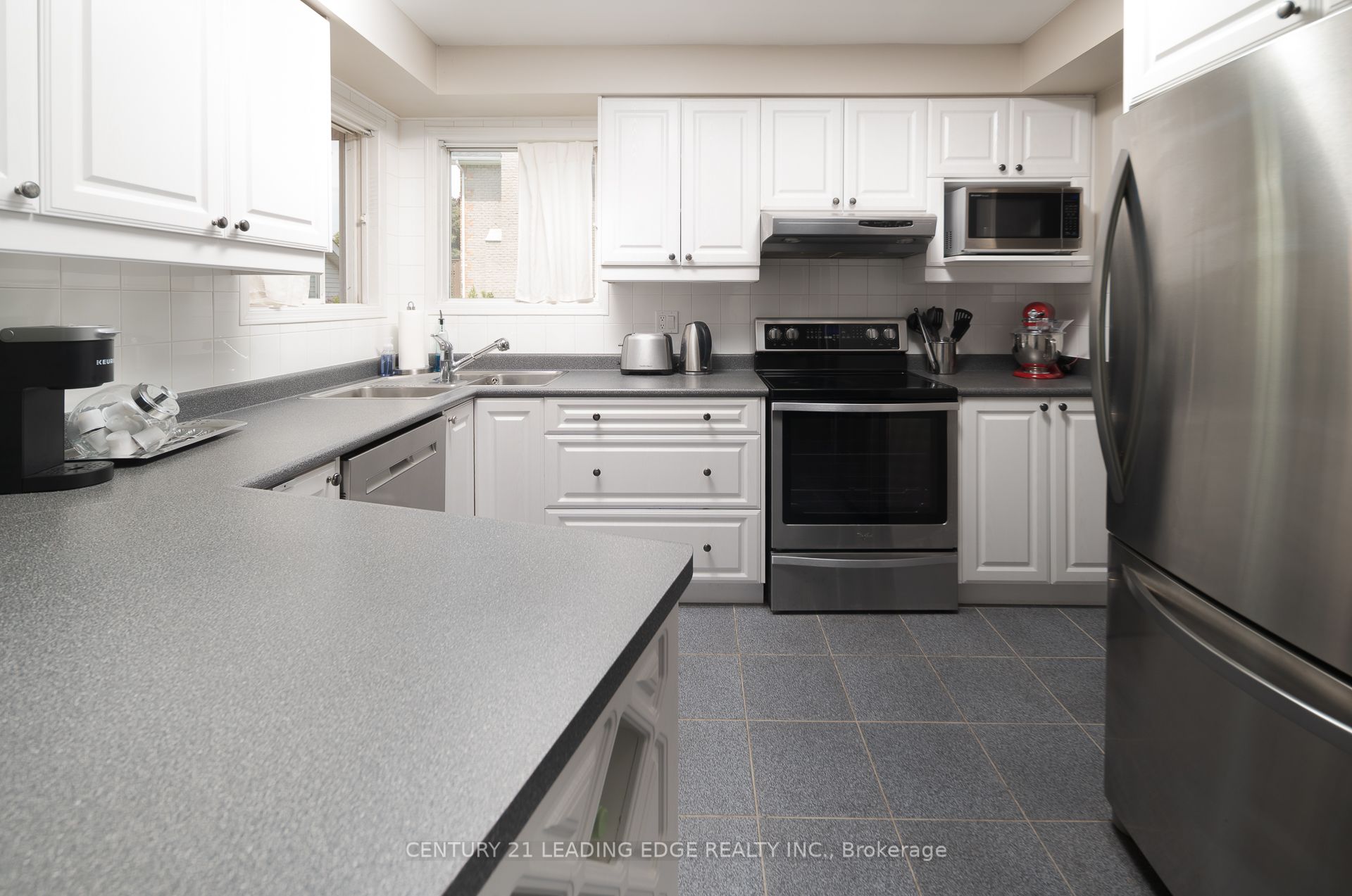 5048 William Street Property Photo 13