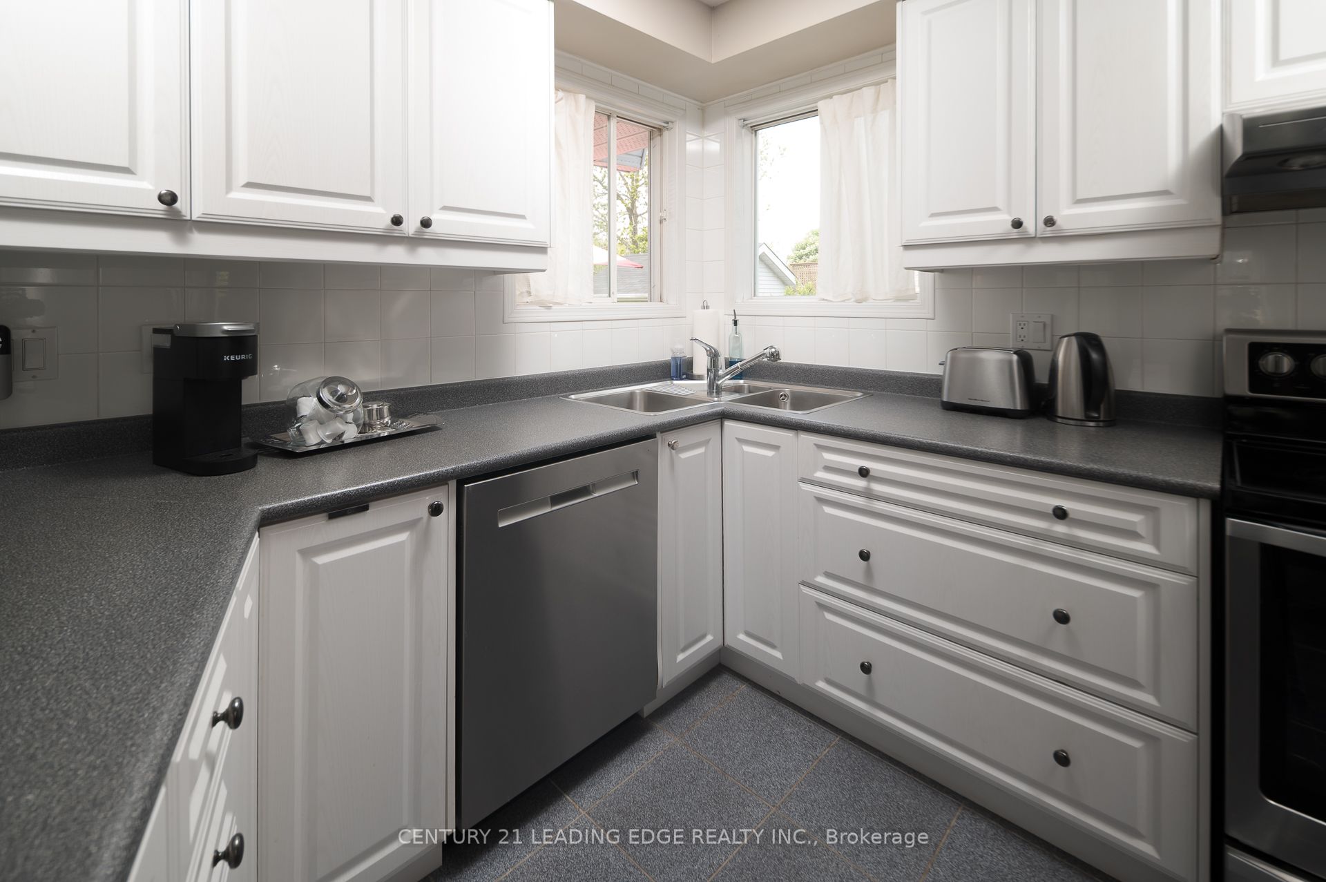 5048 William Street Property Photo 14