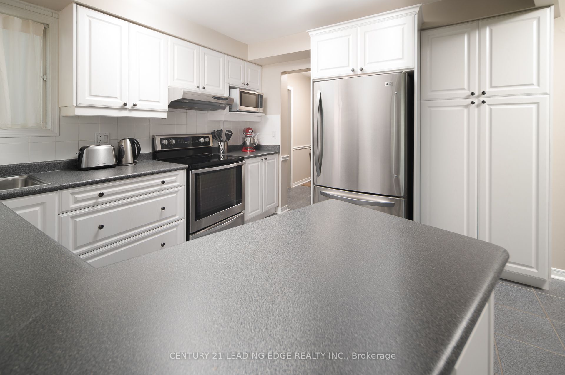 5048 William Street Property Photo 15