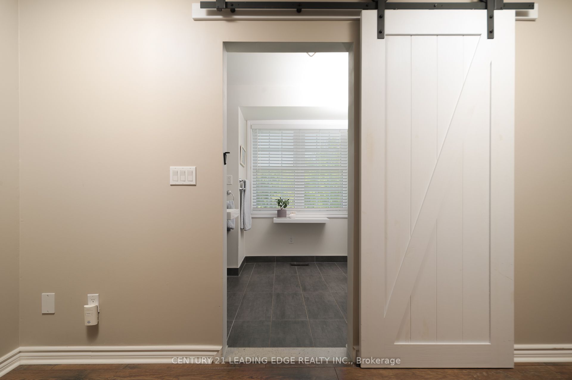 5048 William Street Property Photo 29