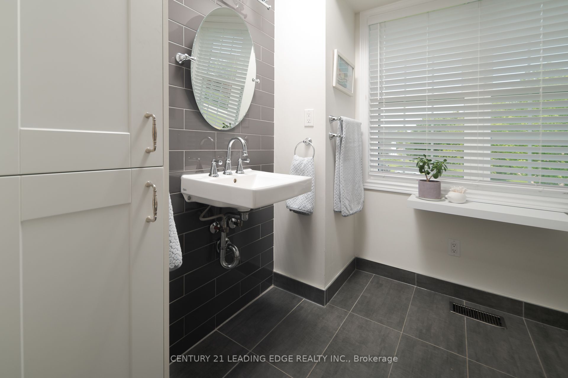 5048 William Street Property Photo 31