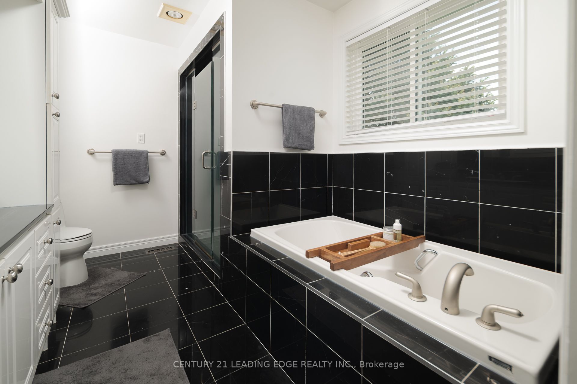 5048 William Street Property Photo 36