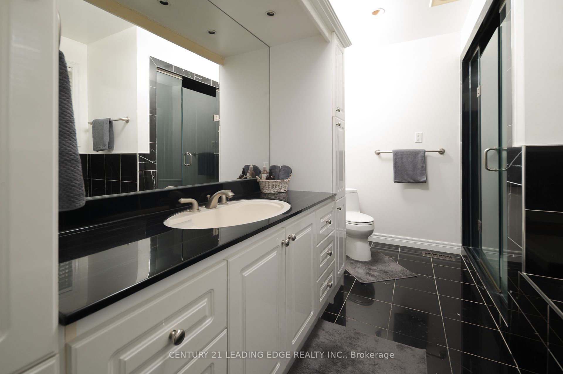5048 William Street Property Photo 37