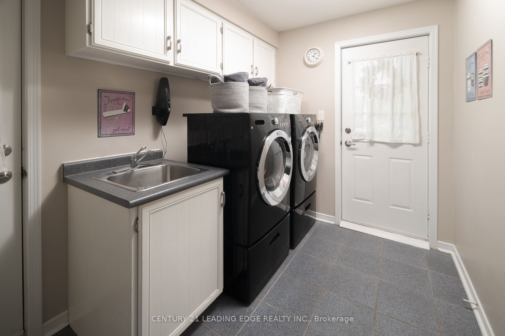 5048 William Street Property Photo 38