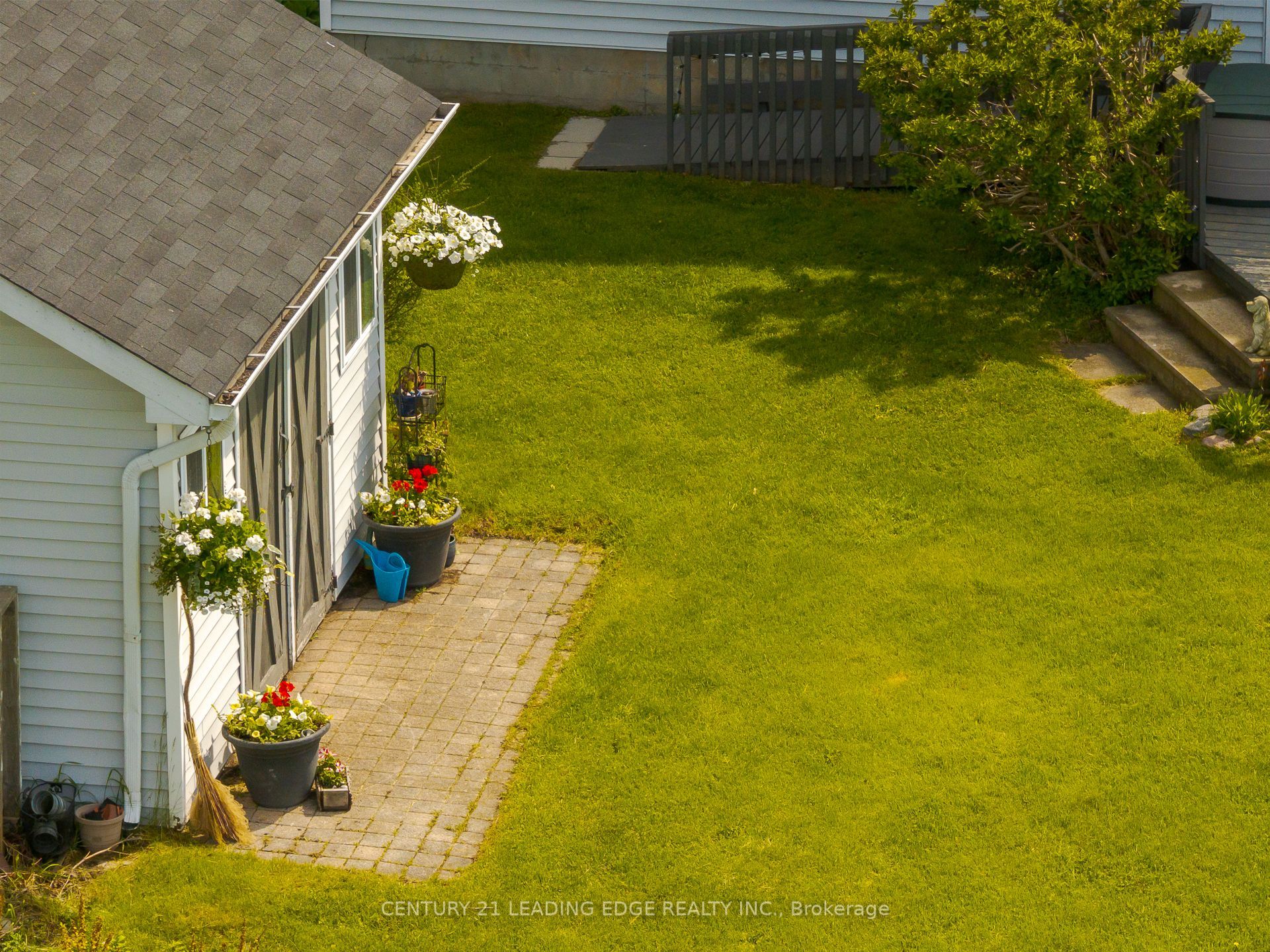 5048 William Street Property Photo 45