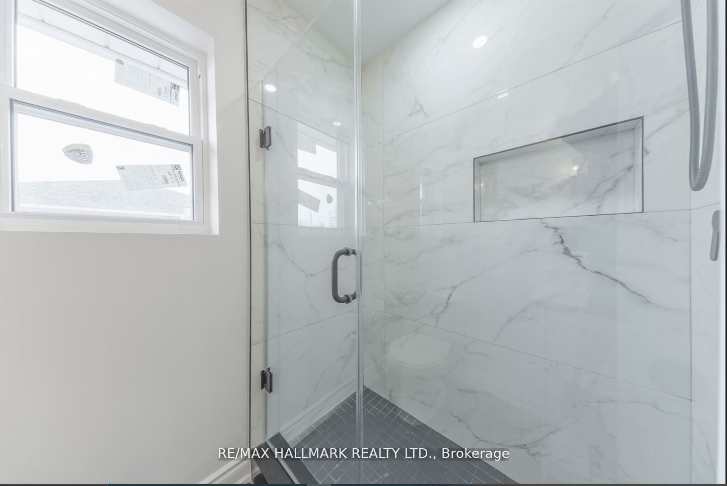 39 Stansbury Crescent Upper Property Photo 17