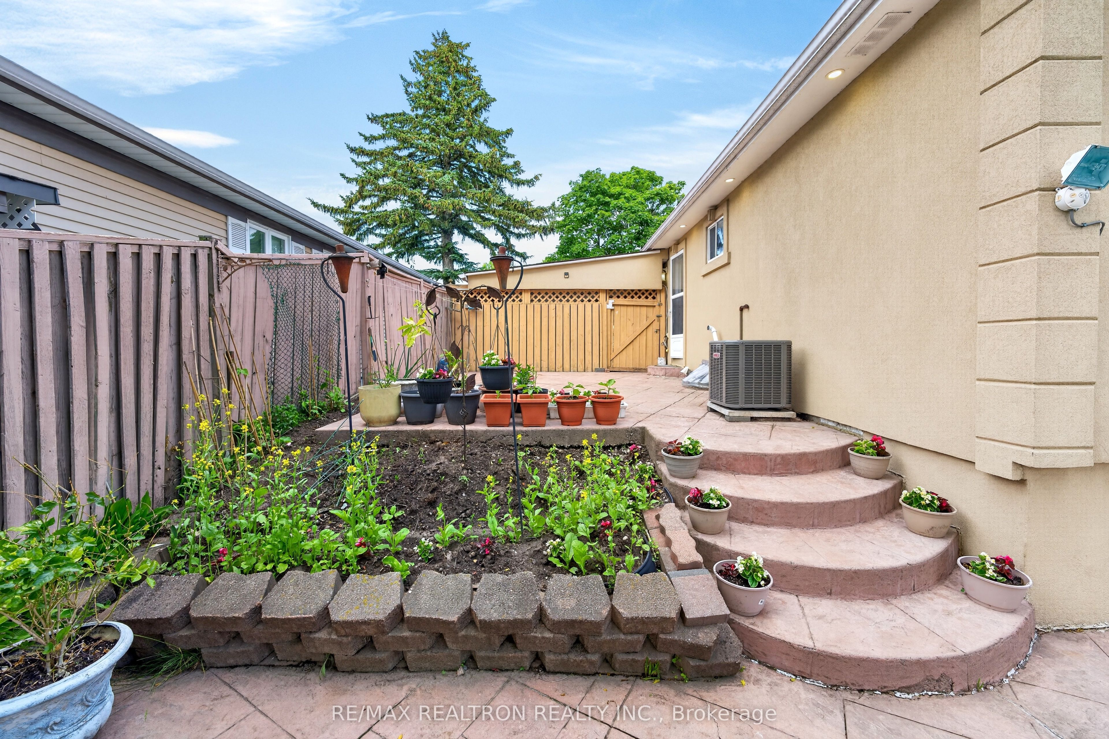 49 Tunmead Square Property Photo 46