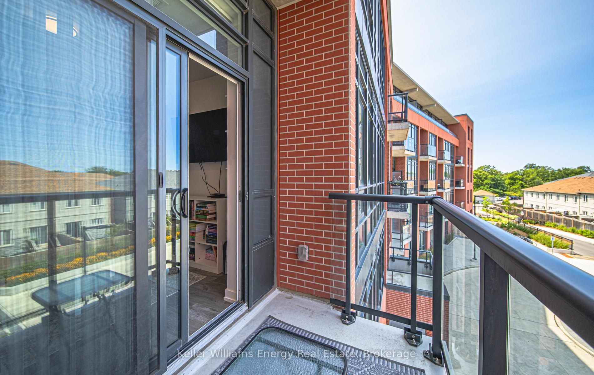 1010 Dundas Street E 301 Property Photo 16