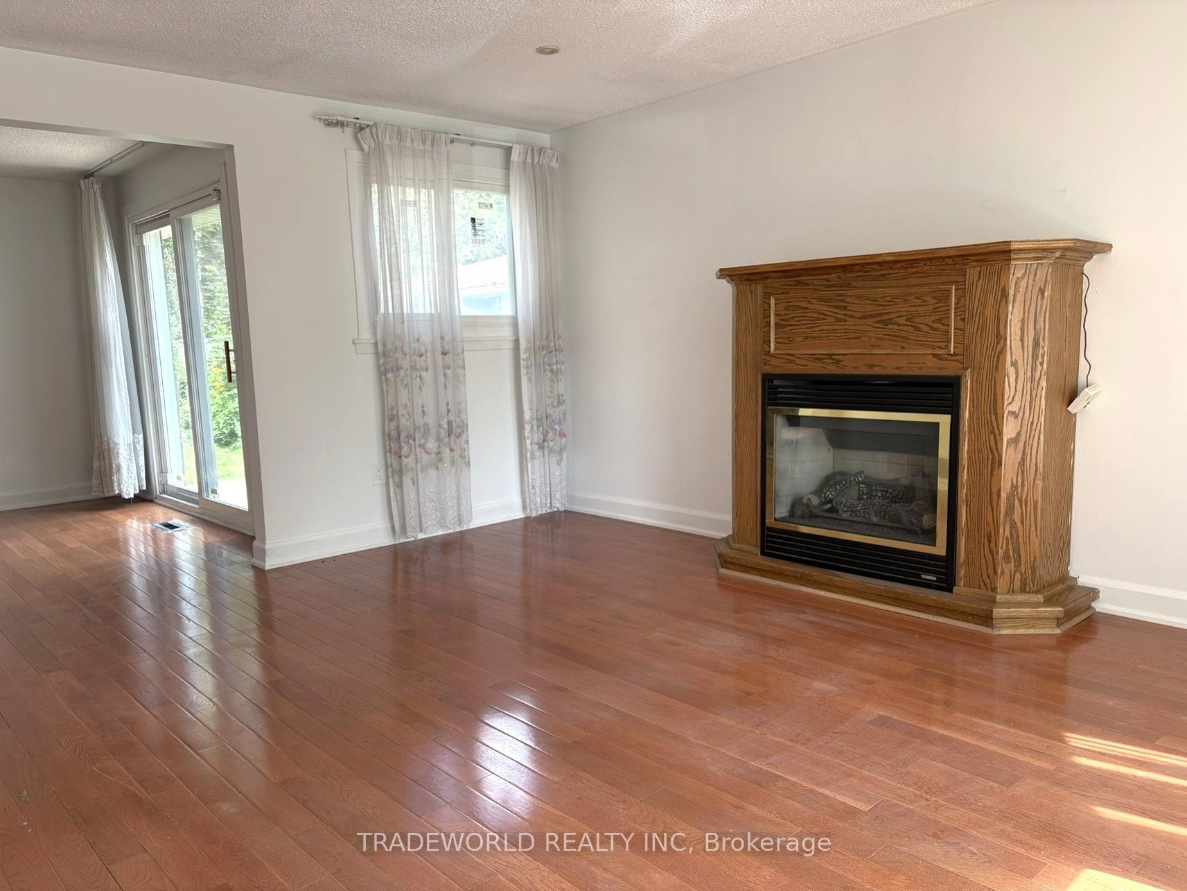 54 Bridley Drive Main Floor Property Photo 2