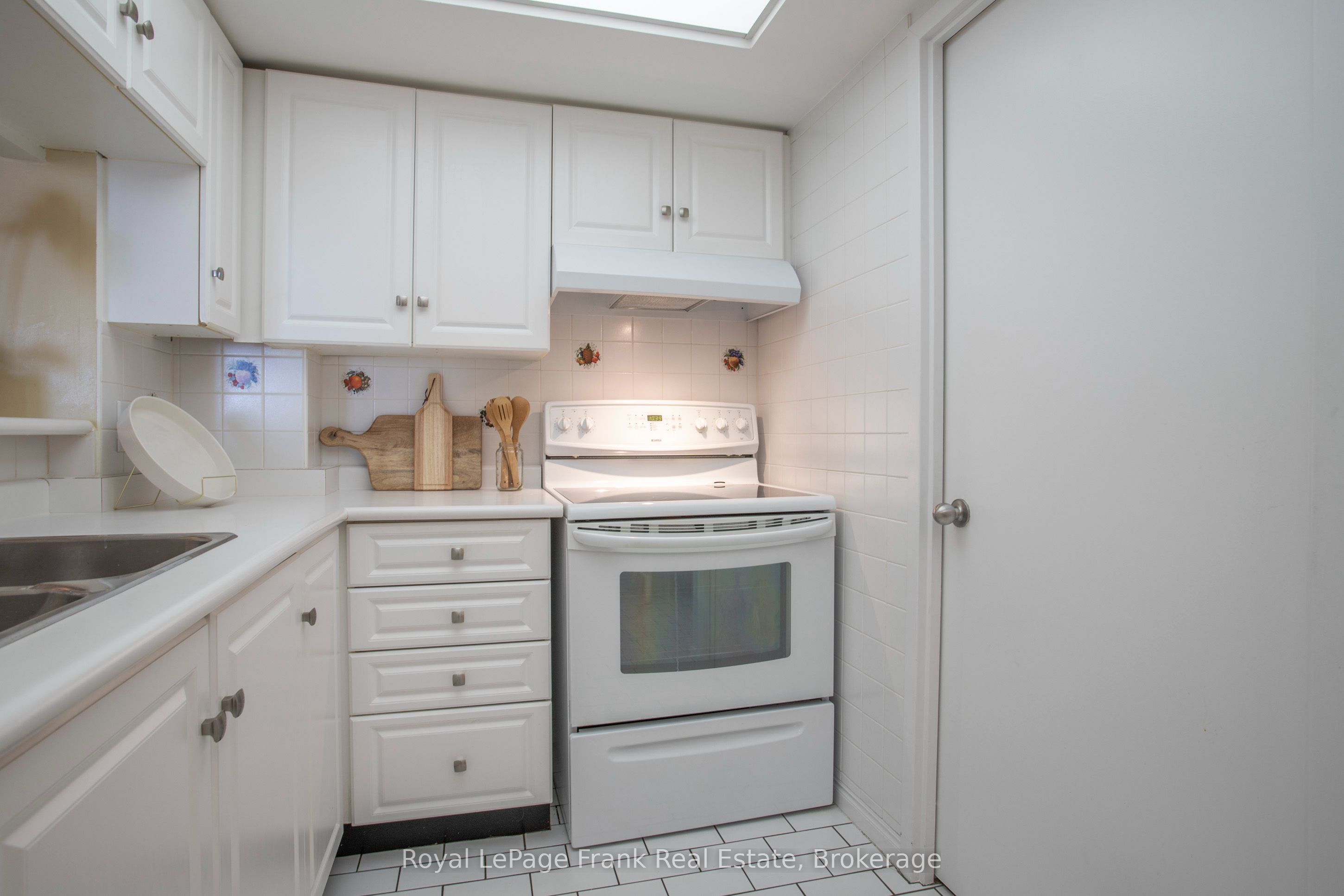360 Watson Street W 1103 Property Photo 19