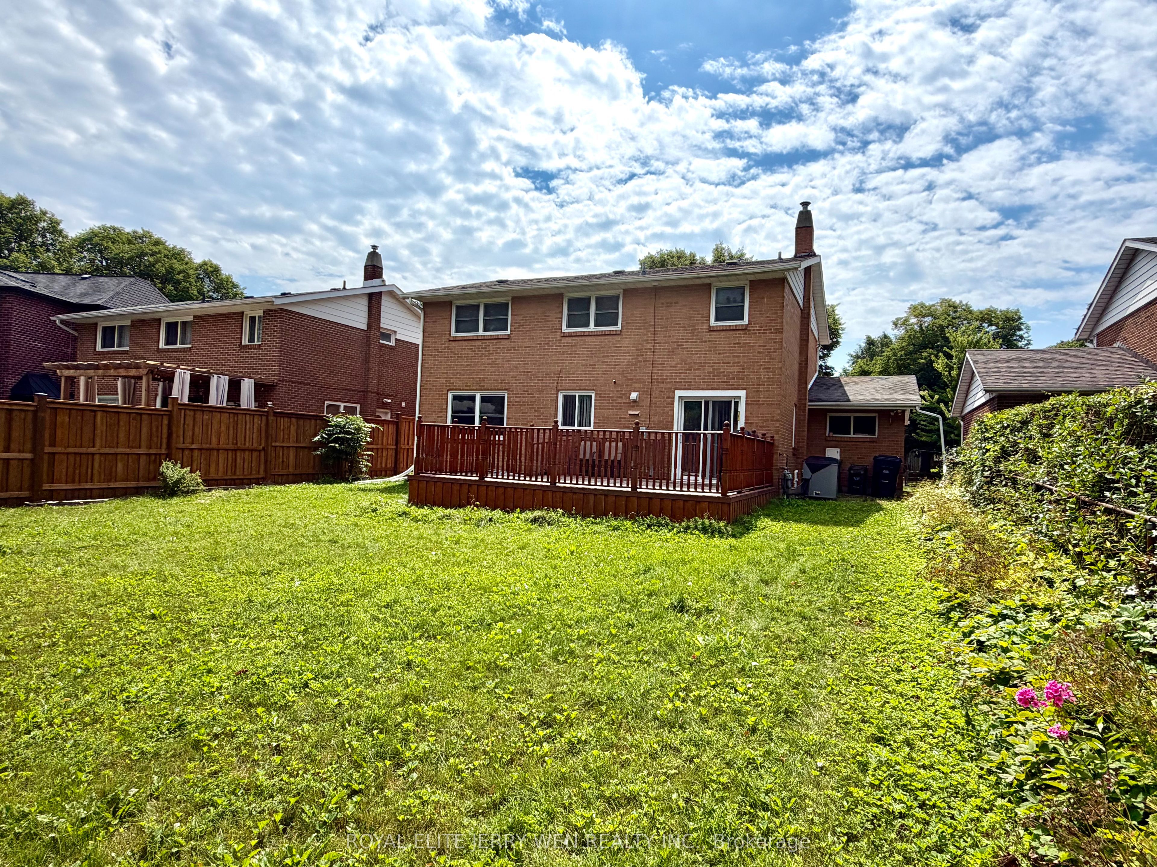44 Castledene Crescent Property Photo 11