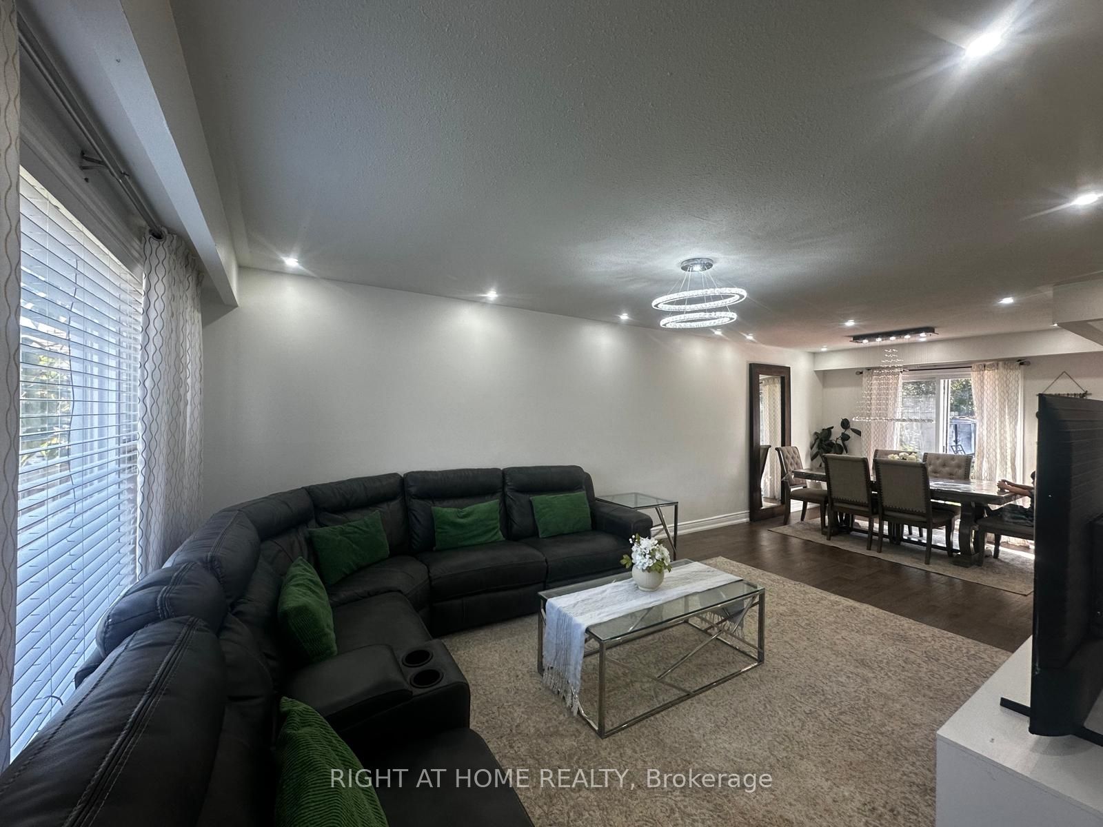 71 Sandrift Square Property Photo 5
