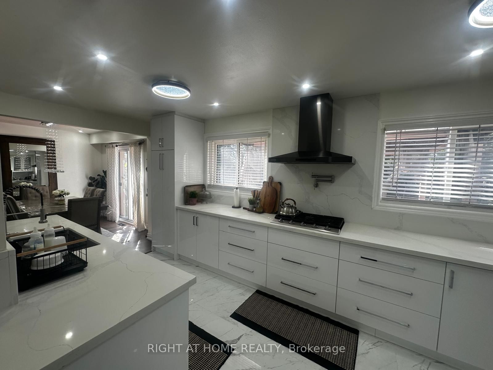 71 Sandrift Square Property Photo 14