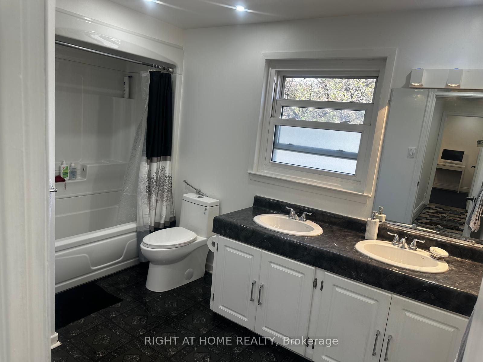 71 Sandrift Square Property Photo 29