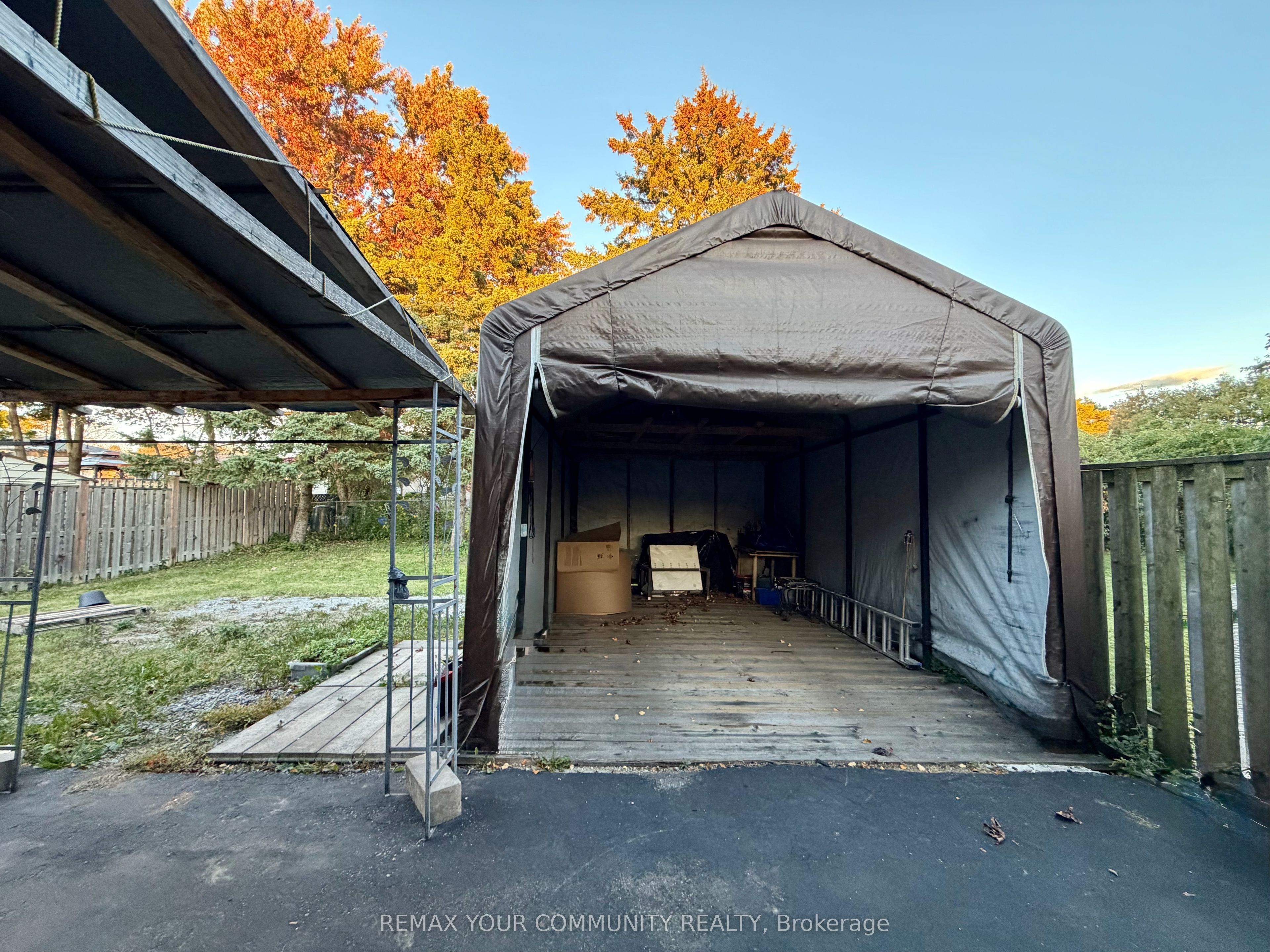 15 Hutcherson Square Property Photo 3