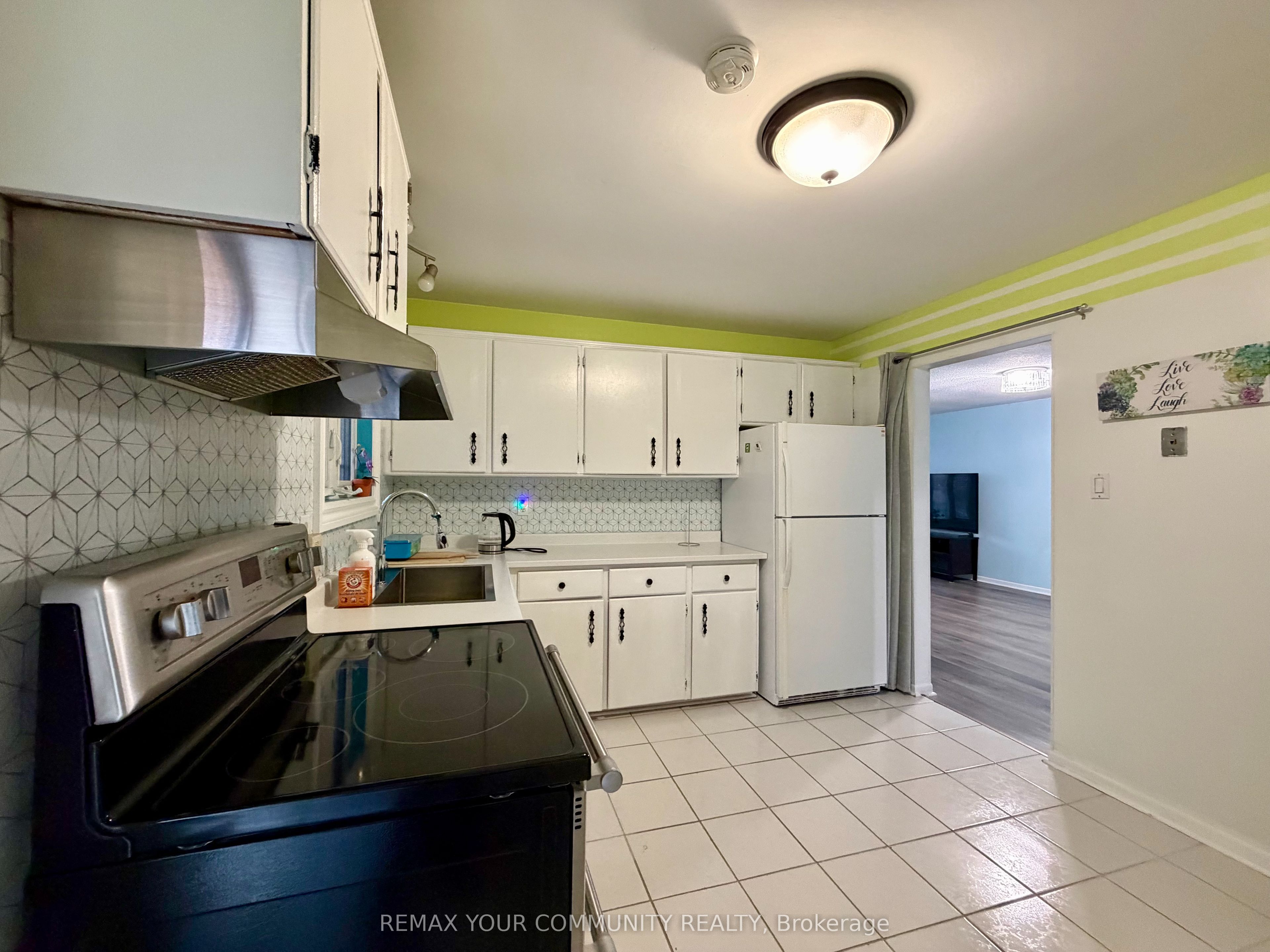 15 Hutcherson Square Property Photo 5