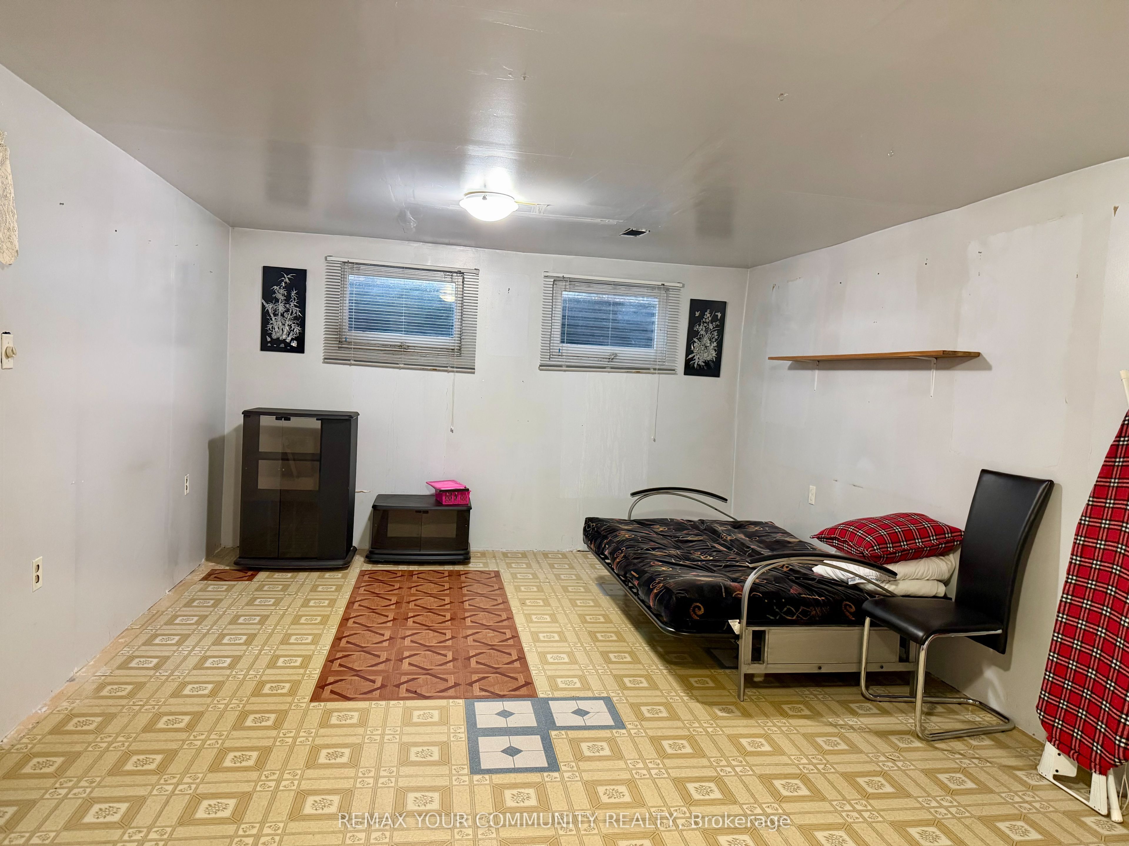 15 Hutcherson Square Property Photo 6