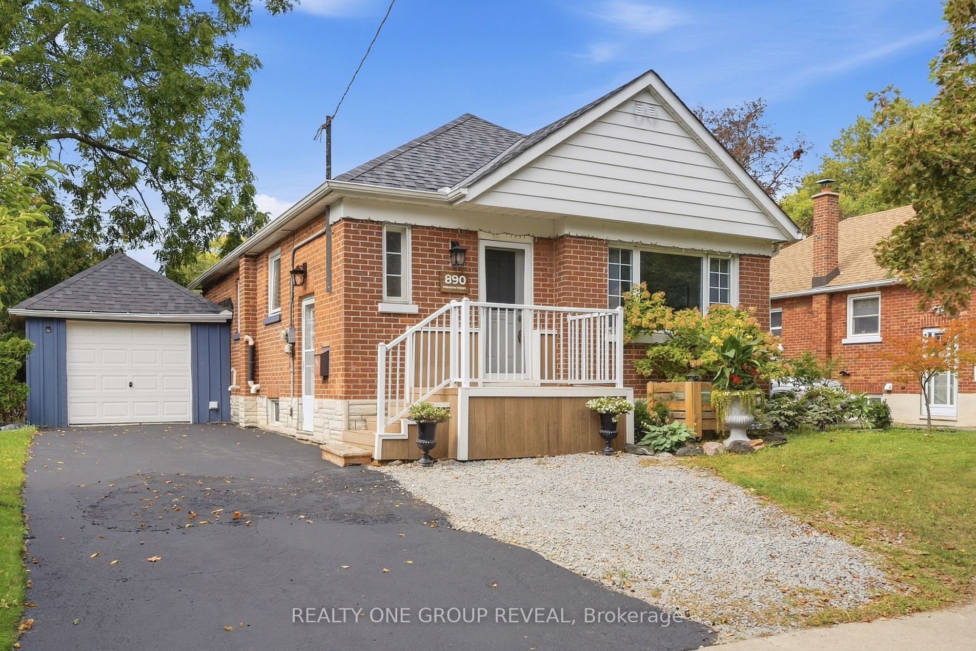 890 Grierson Street Property Photo 1
