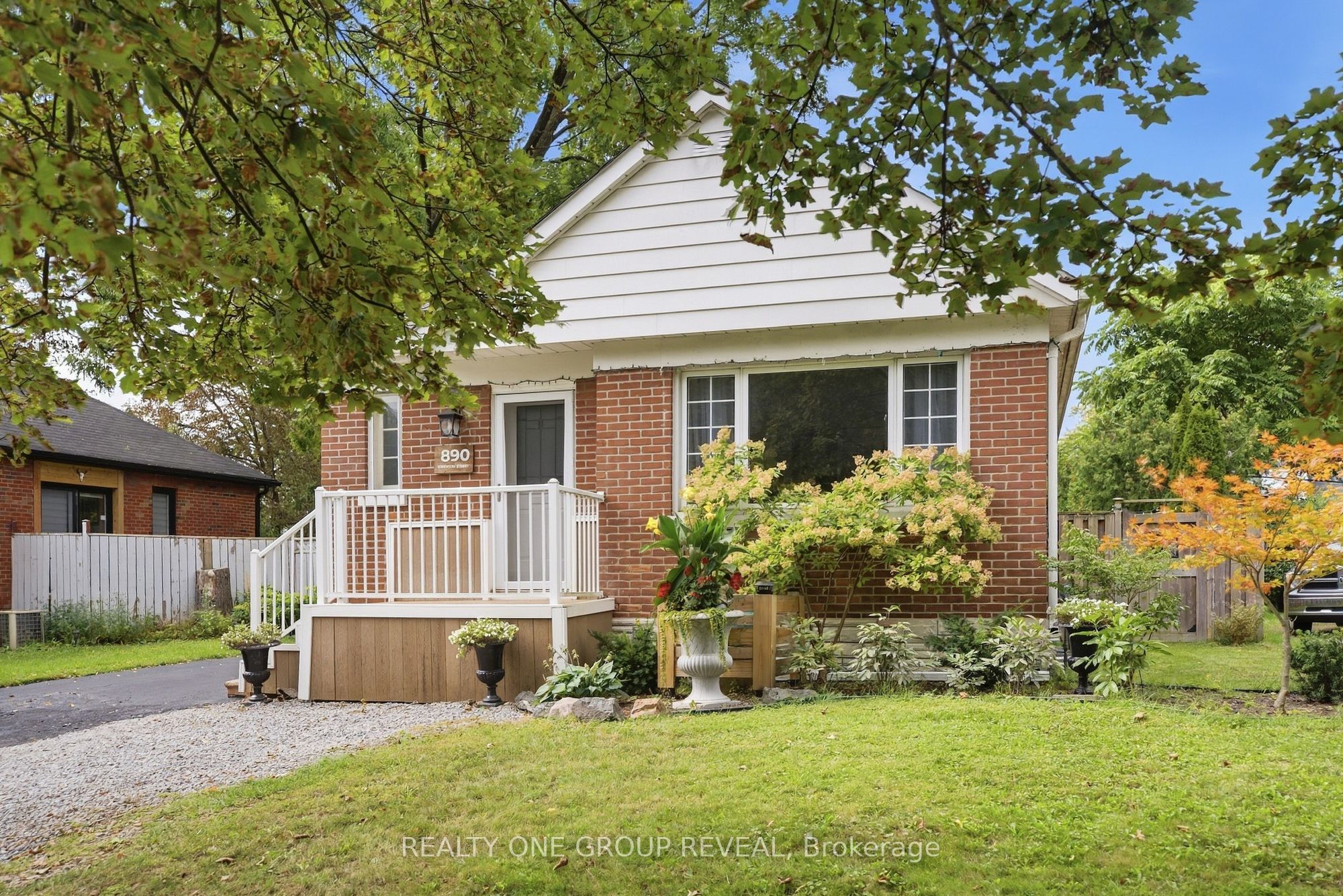 890 Grierson Street Property Photo 2