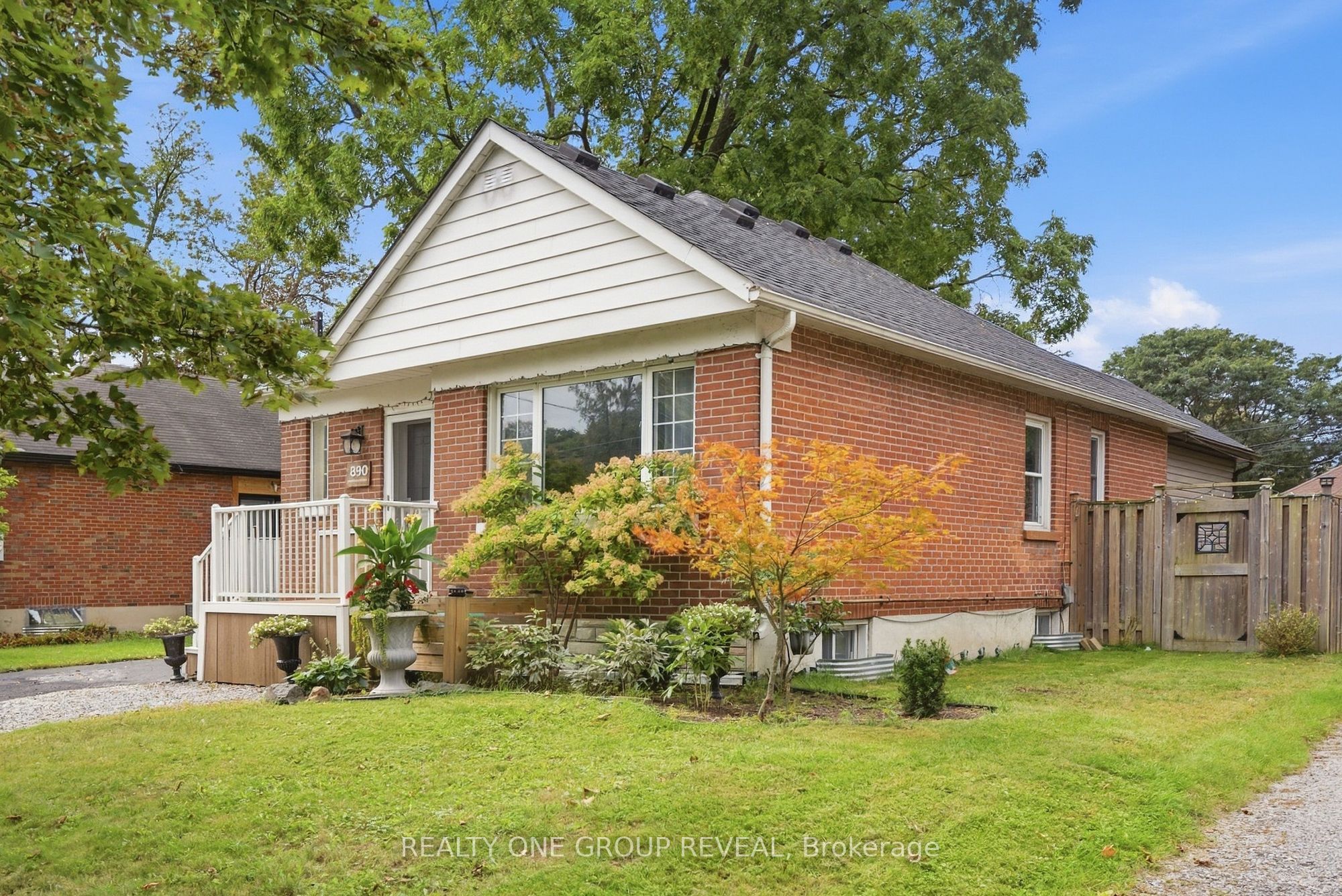 890 Grierson Street Property Photo 3