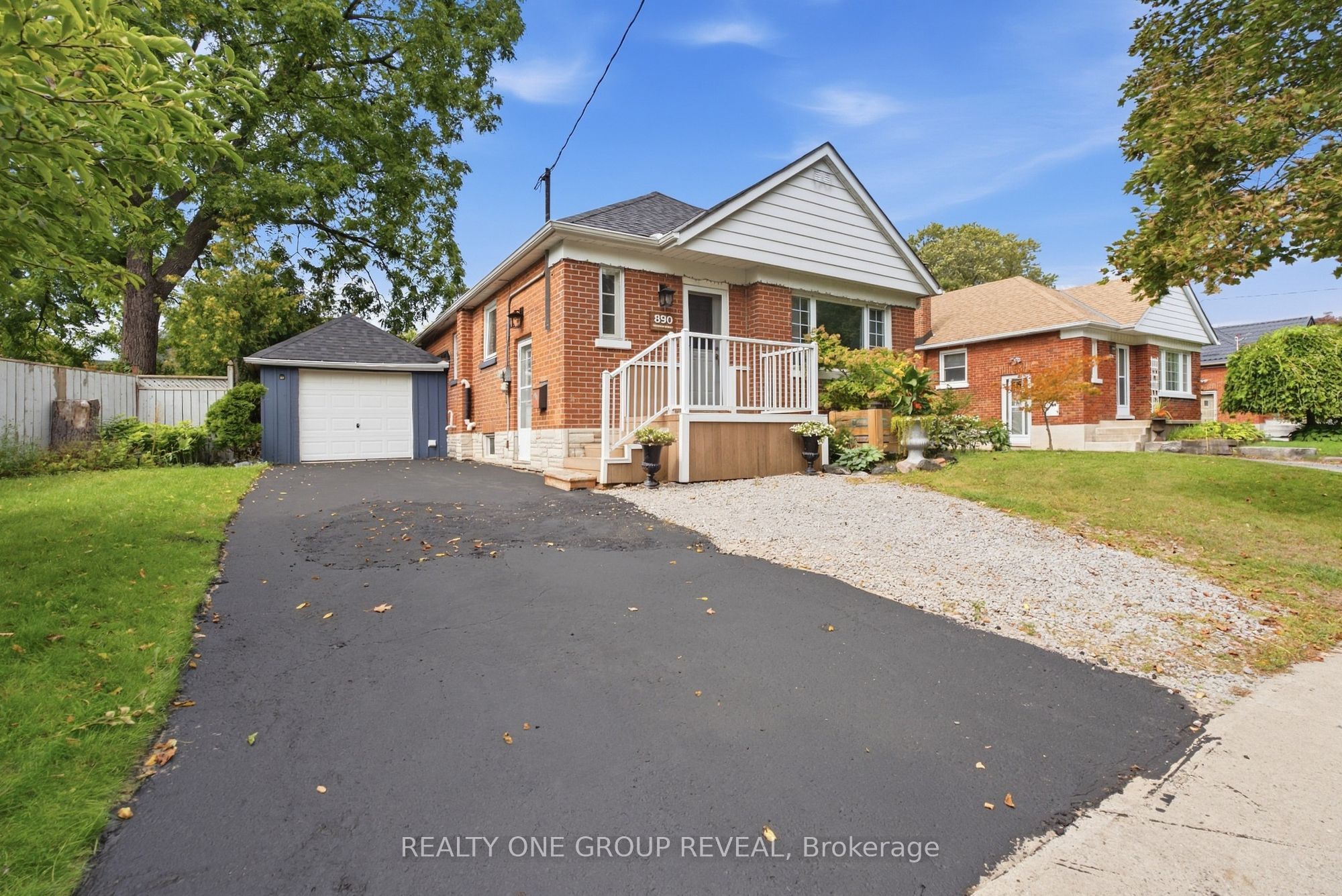 890 Grierson Street Property Photo 5