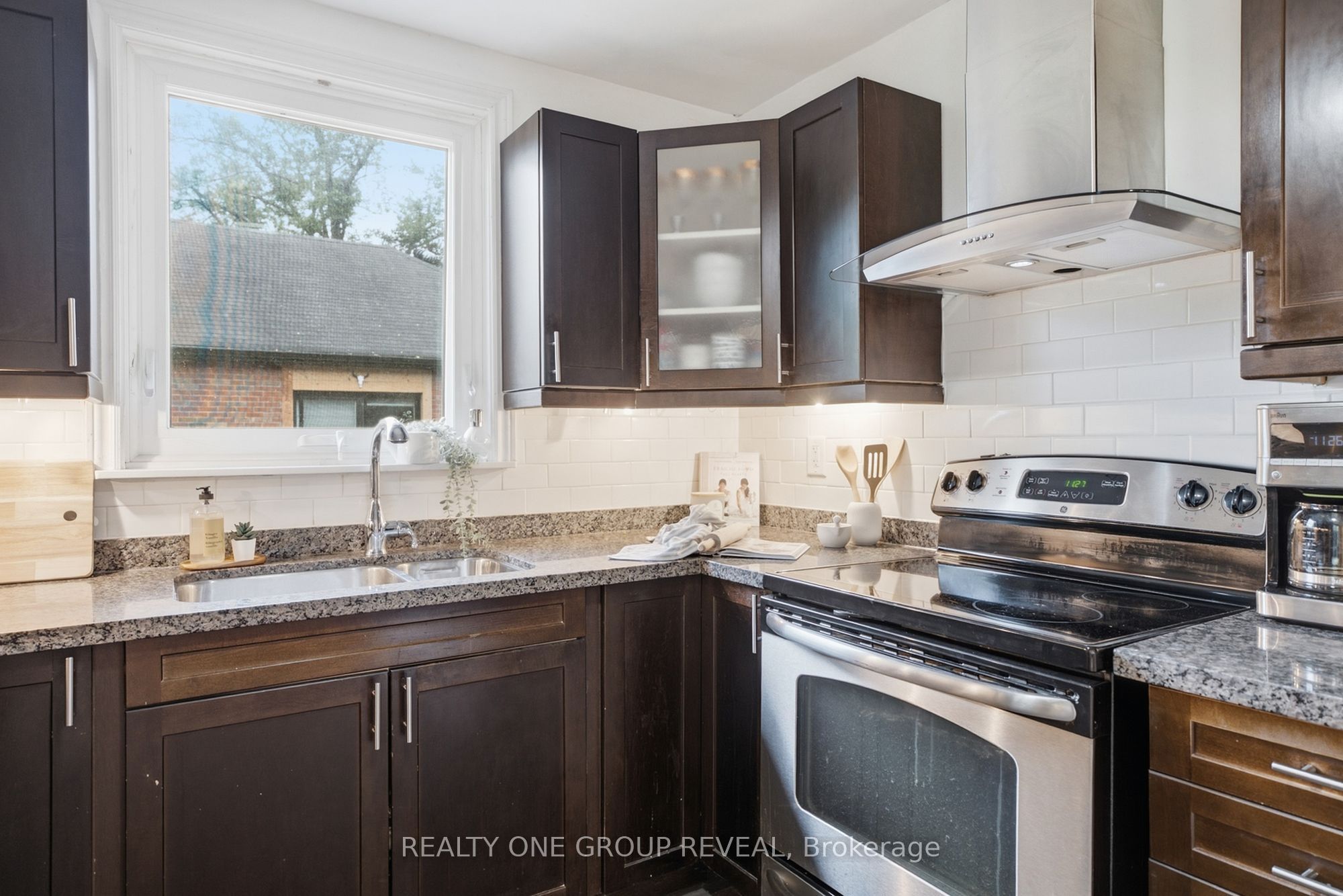 890 Grierson Street Property Photo 17