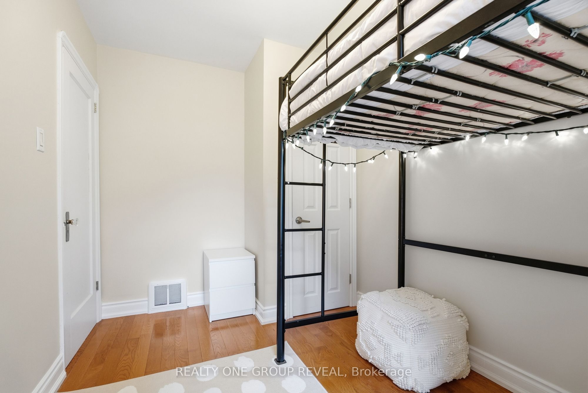 890 Grierson Street Property Photo 27