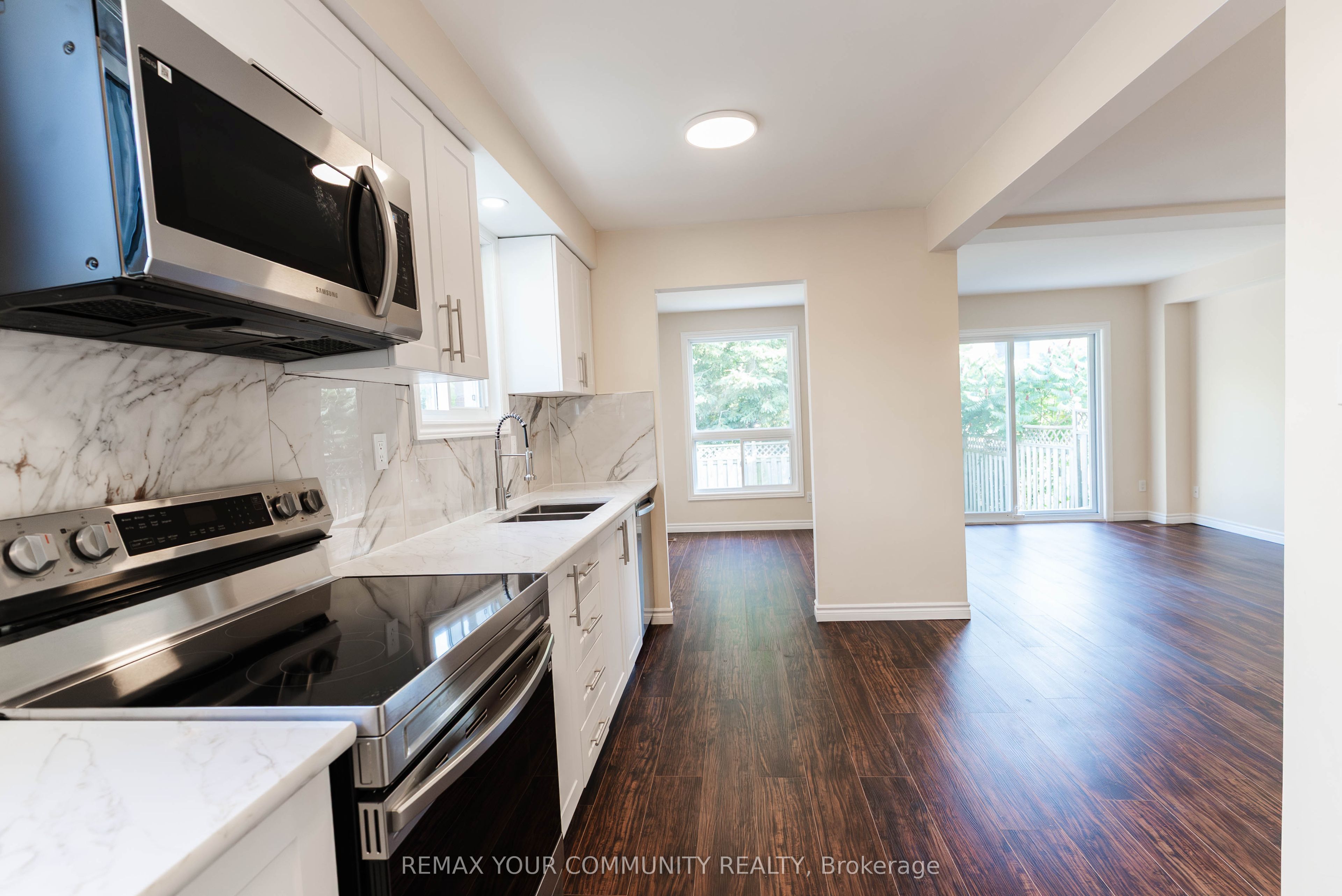 1553 Norwill Crescent Property Photo 7