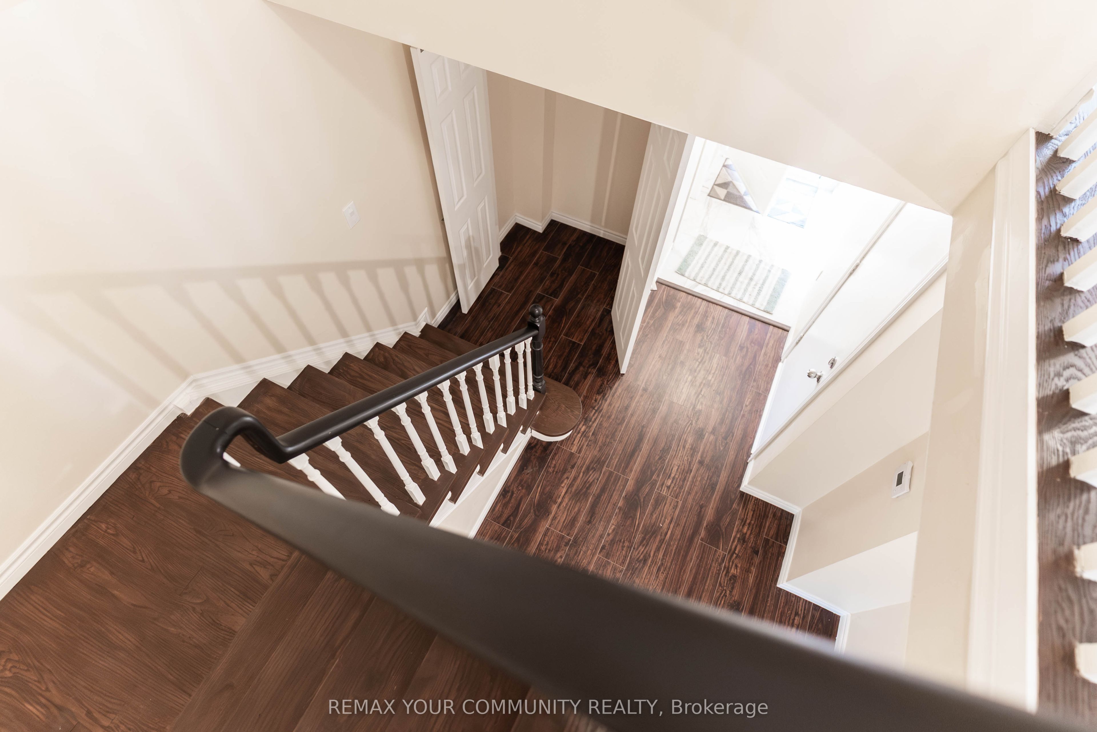 1553 Norwill Crescent Property Photo 11