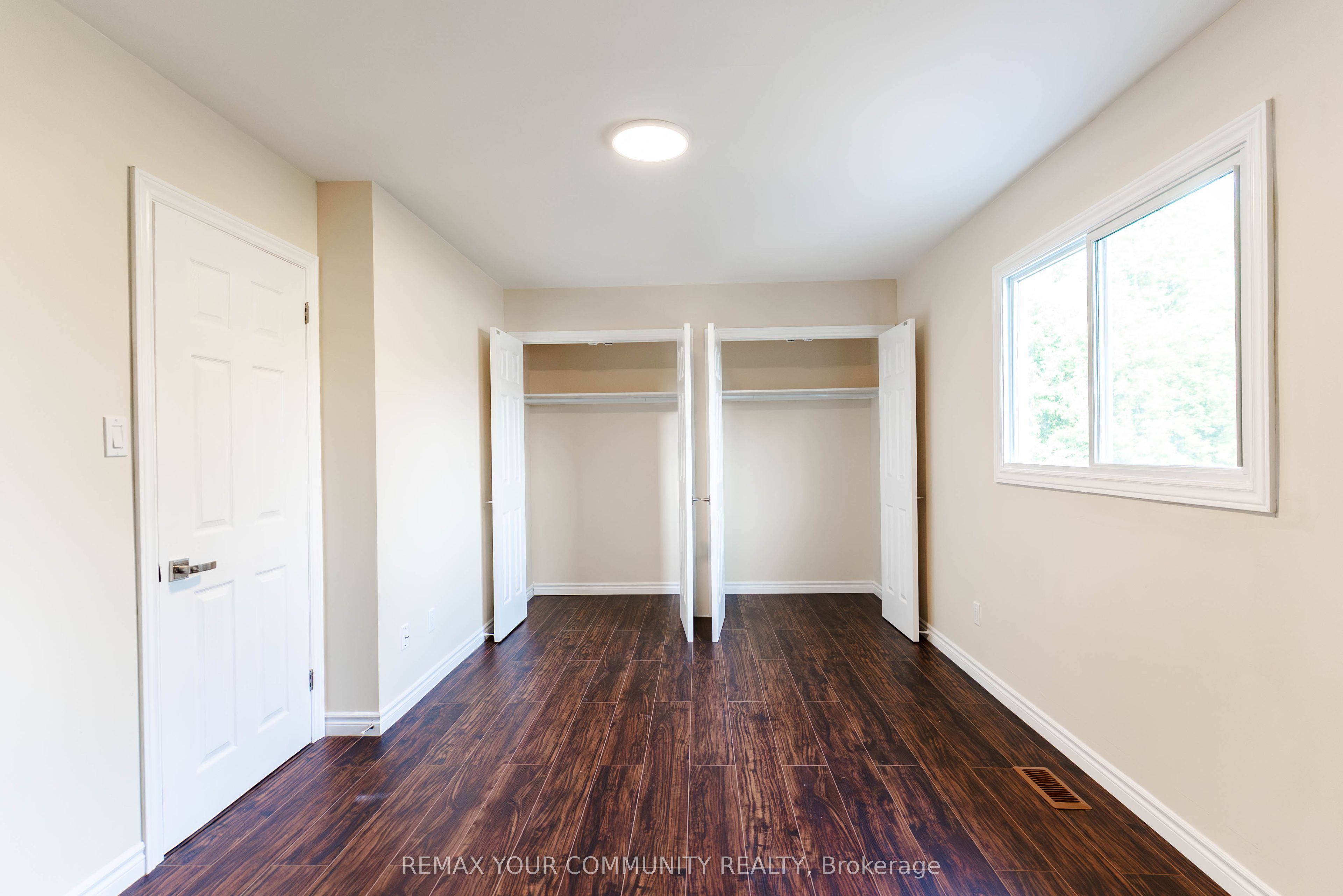 1553 Norwill Crescent Property Photo 15