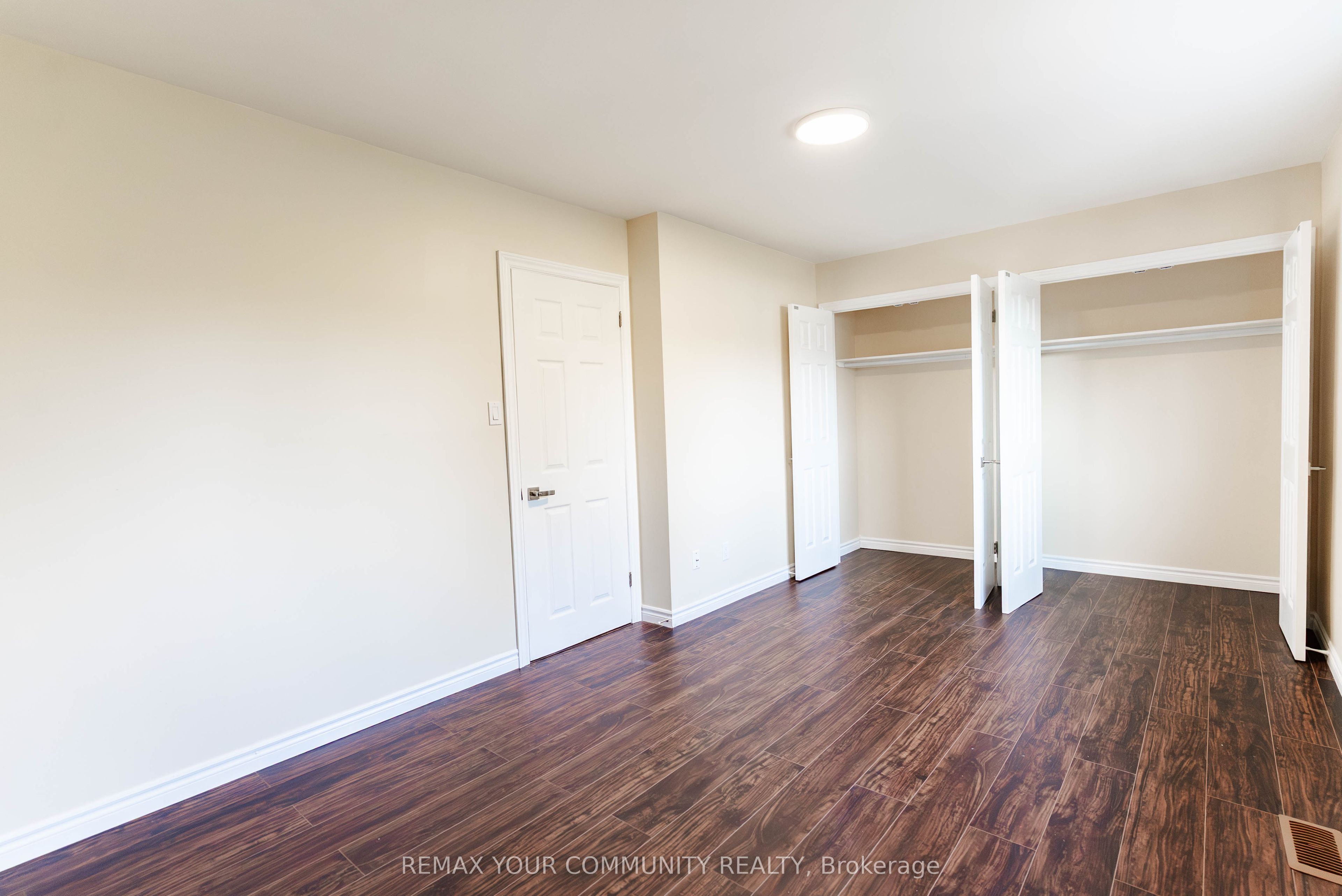 1553 Norwill Crescent Property Photo 16