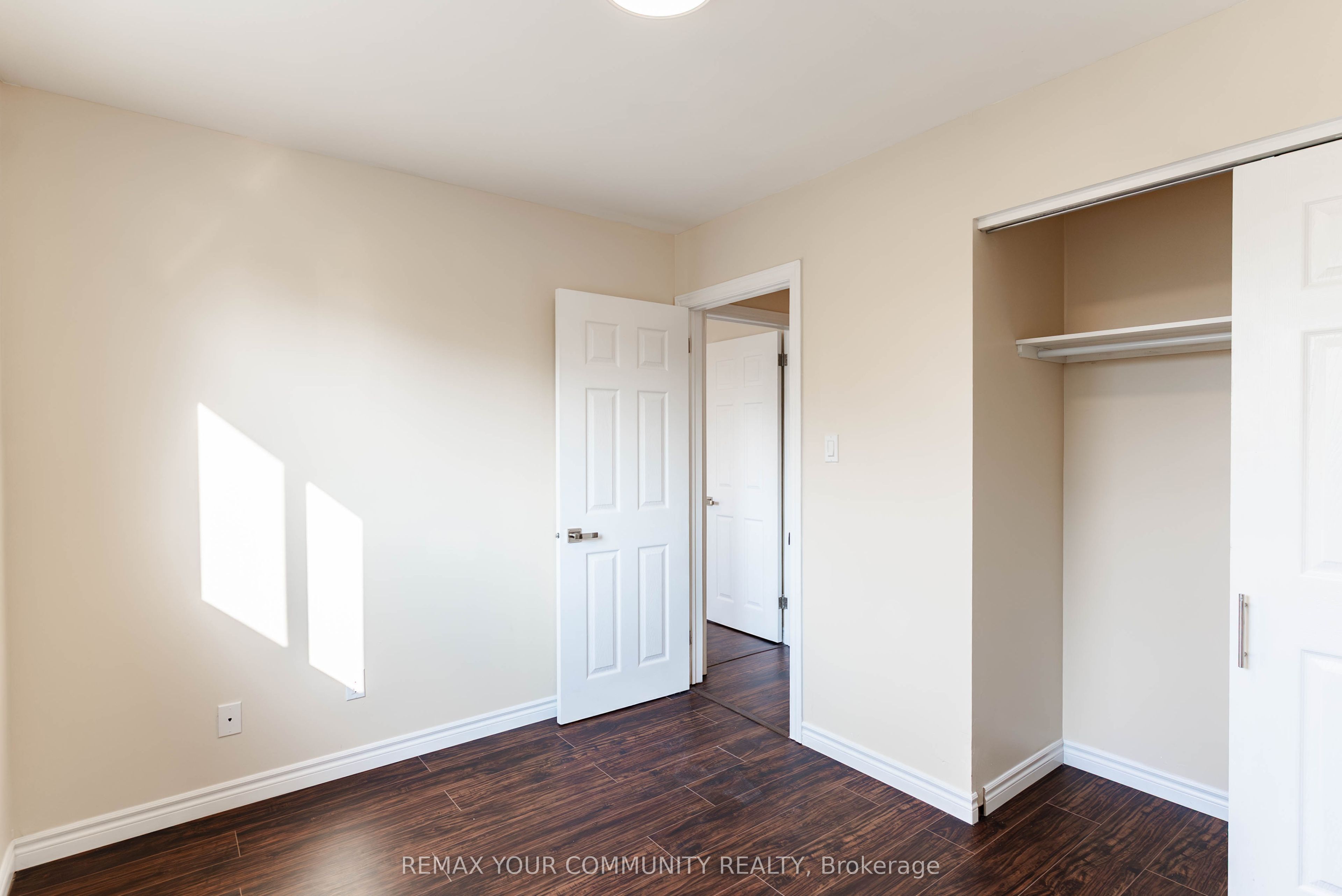 1553 Norwill Crescent Property Photo 20