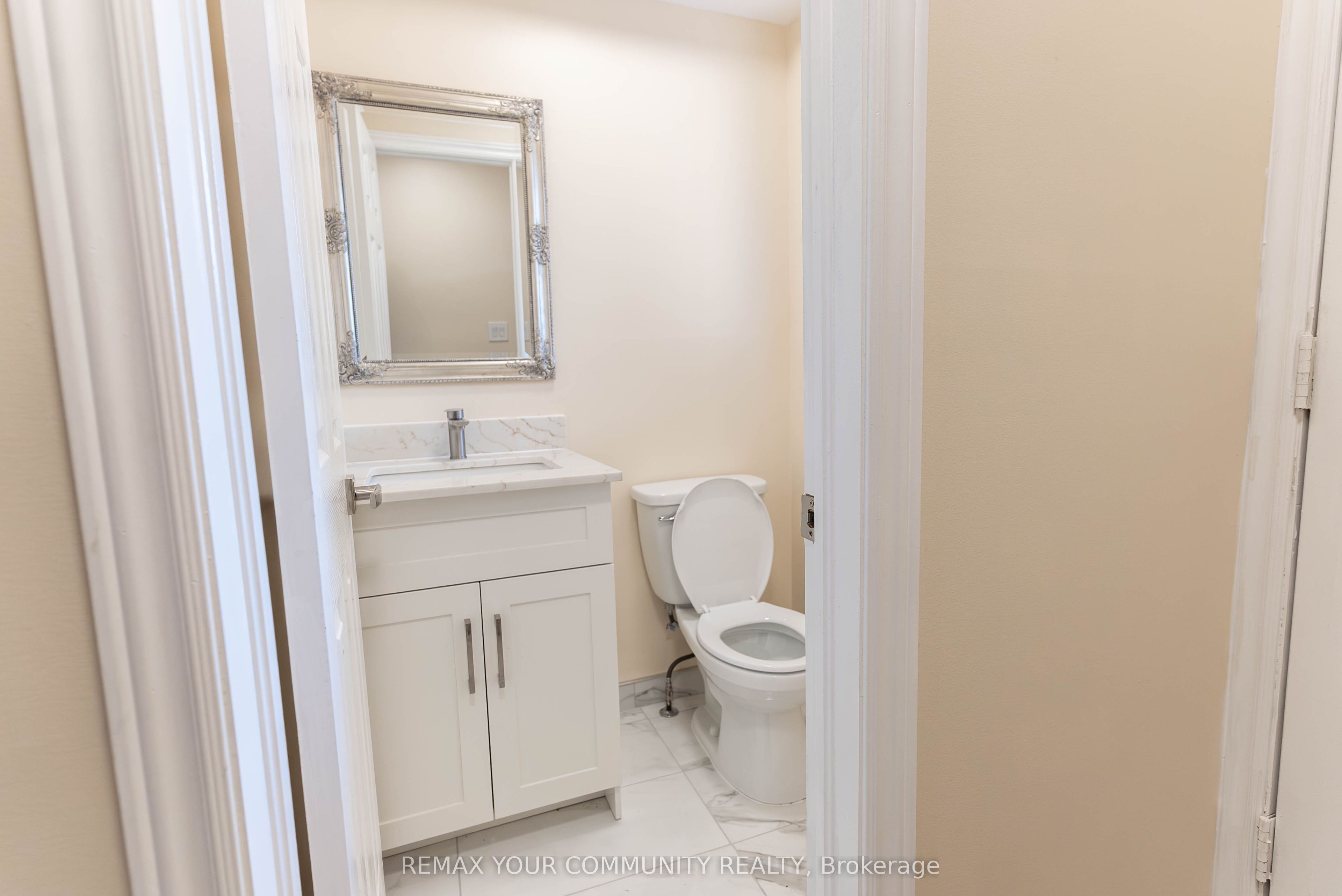 1553 Norwill Crescent Property Photo 22