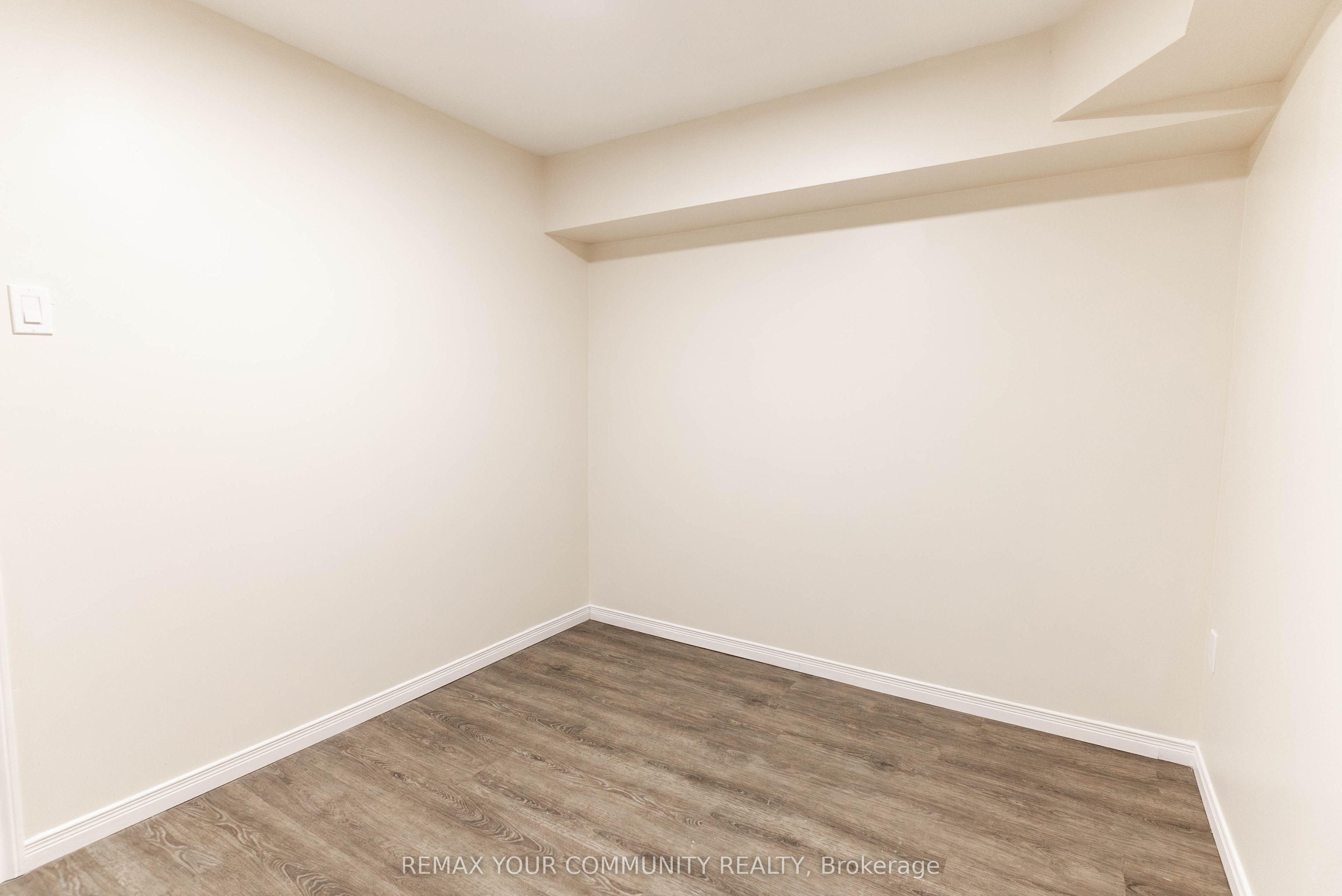 1553 Norwill Crescent Property Photo 28