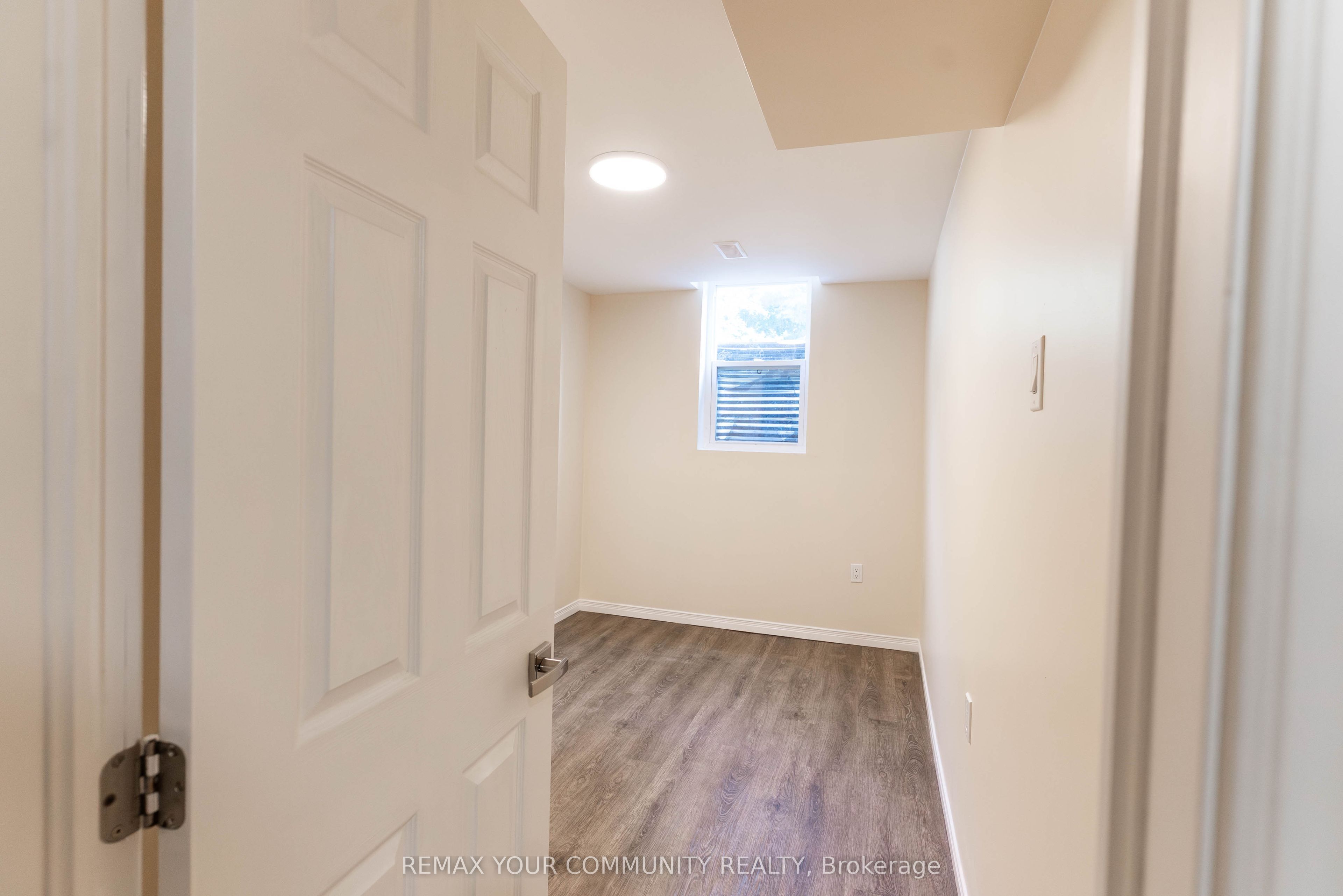 1553 Norwill Crescent Property Photo 29