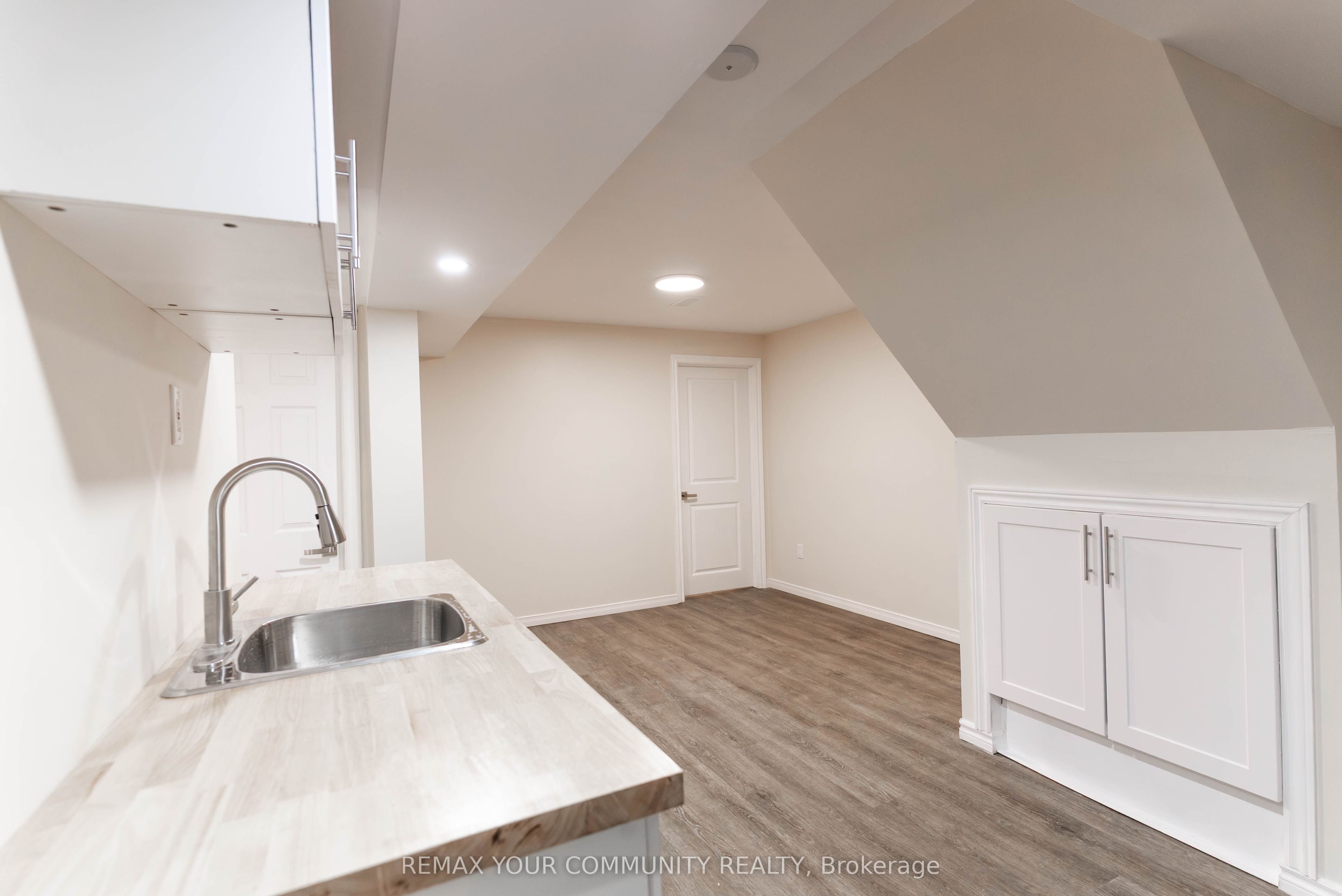 1553 Norwill Crescent Property Photo 32