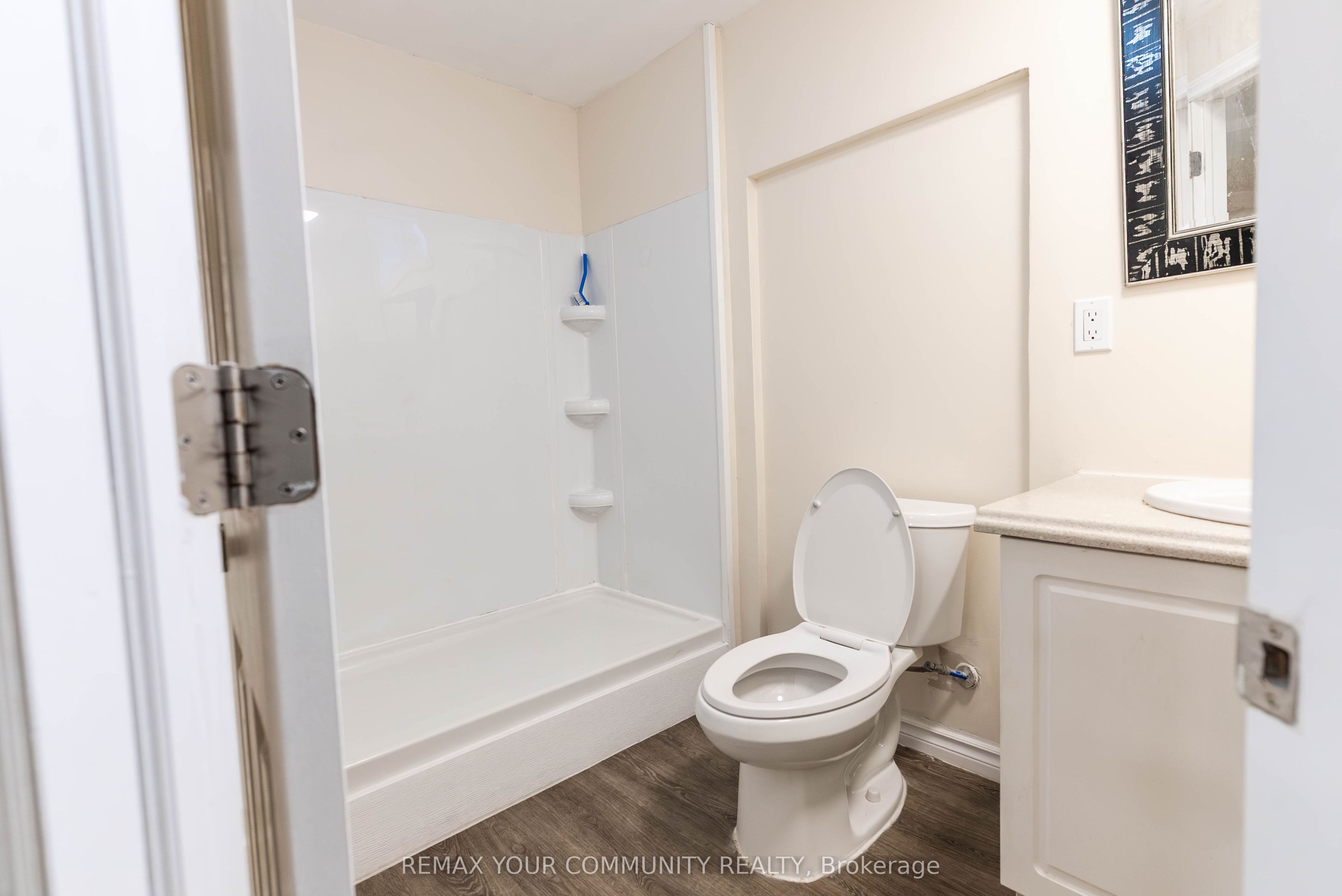 1553 Norwill Crescent Property Photo 34