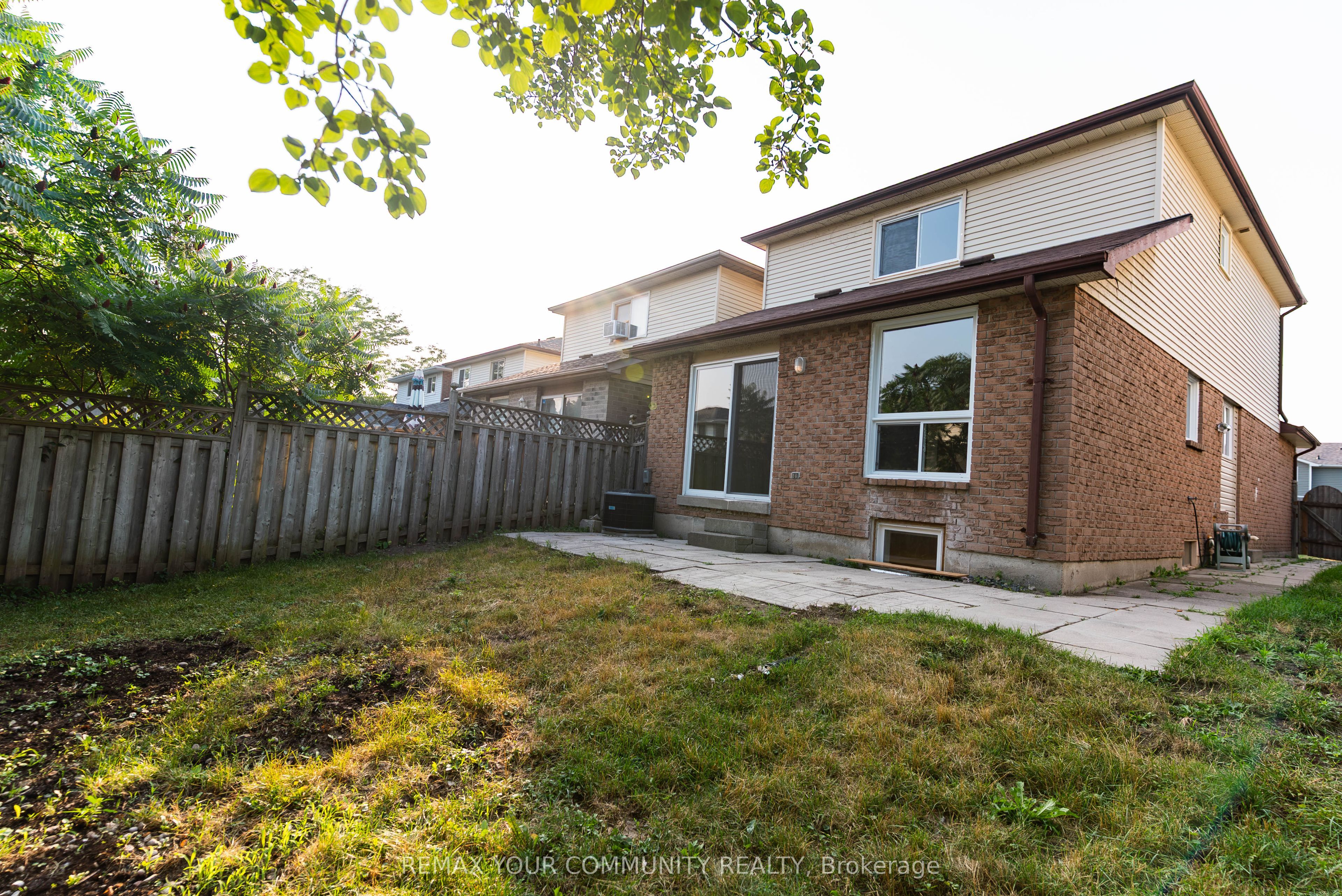 1553 Norwill Crescent Property Photo 36