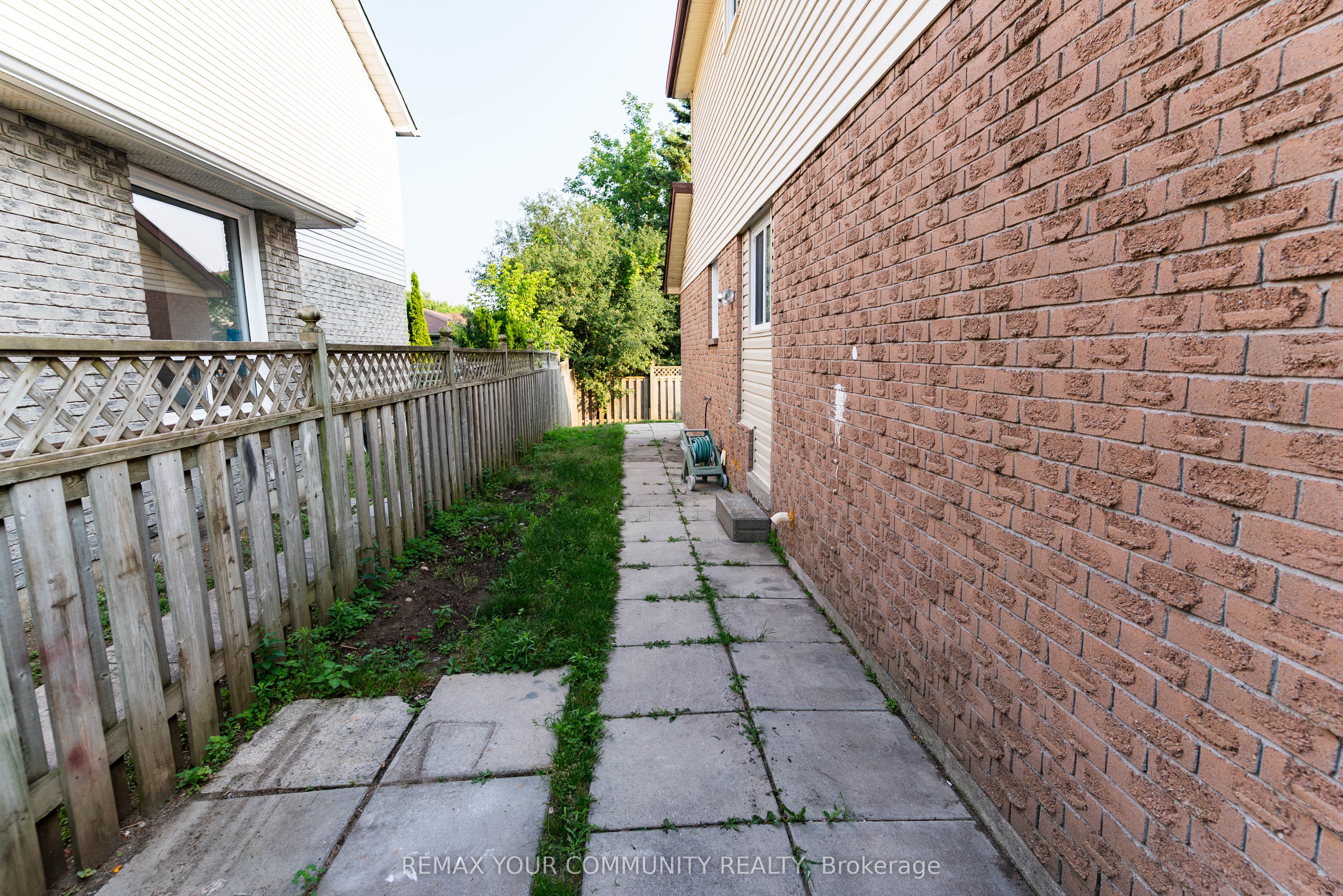 1553 Norwill Crescent Property Photo 39