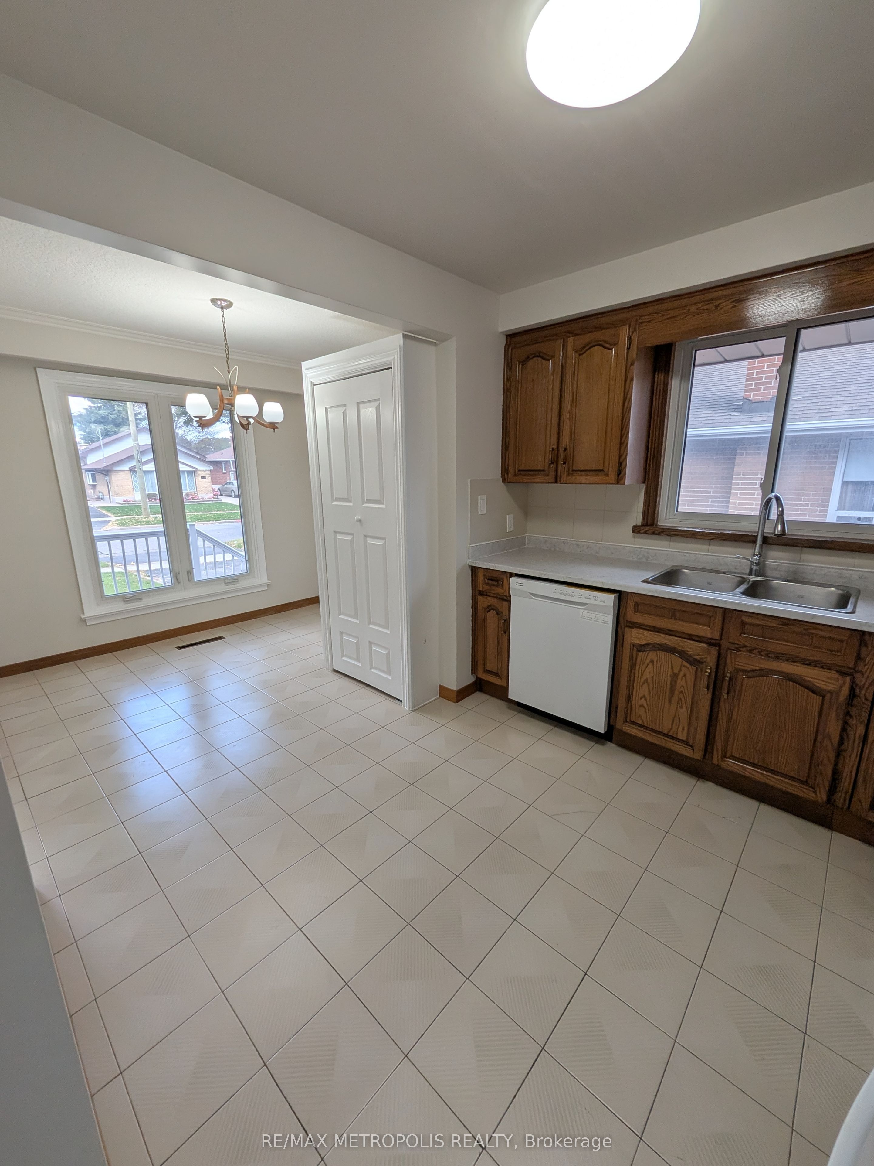 43 Lewiston Road Main Property Photo 3