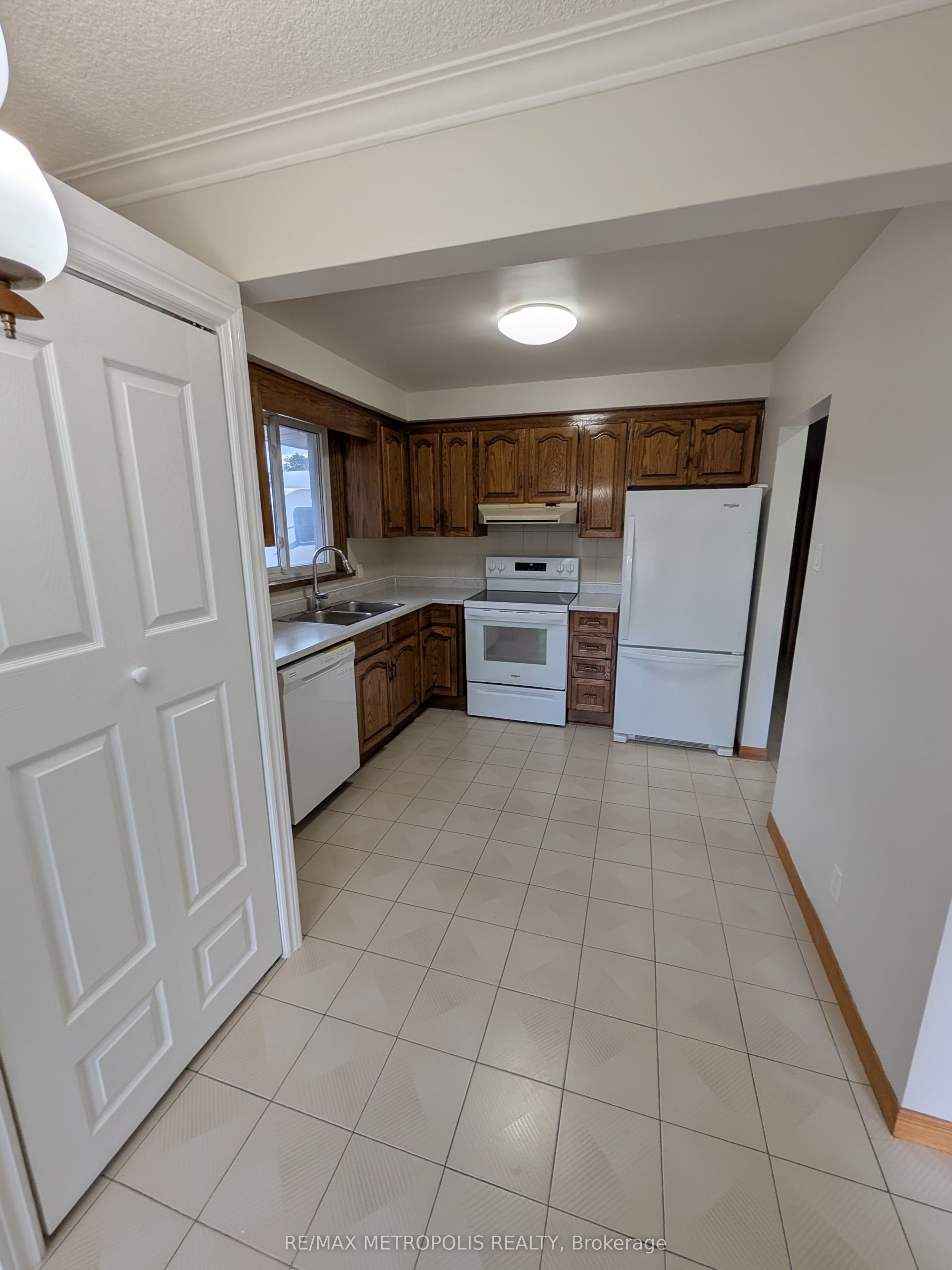 43 Lewiston Road Main Property Photo 4