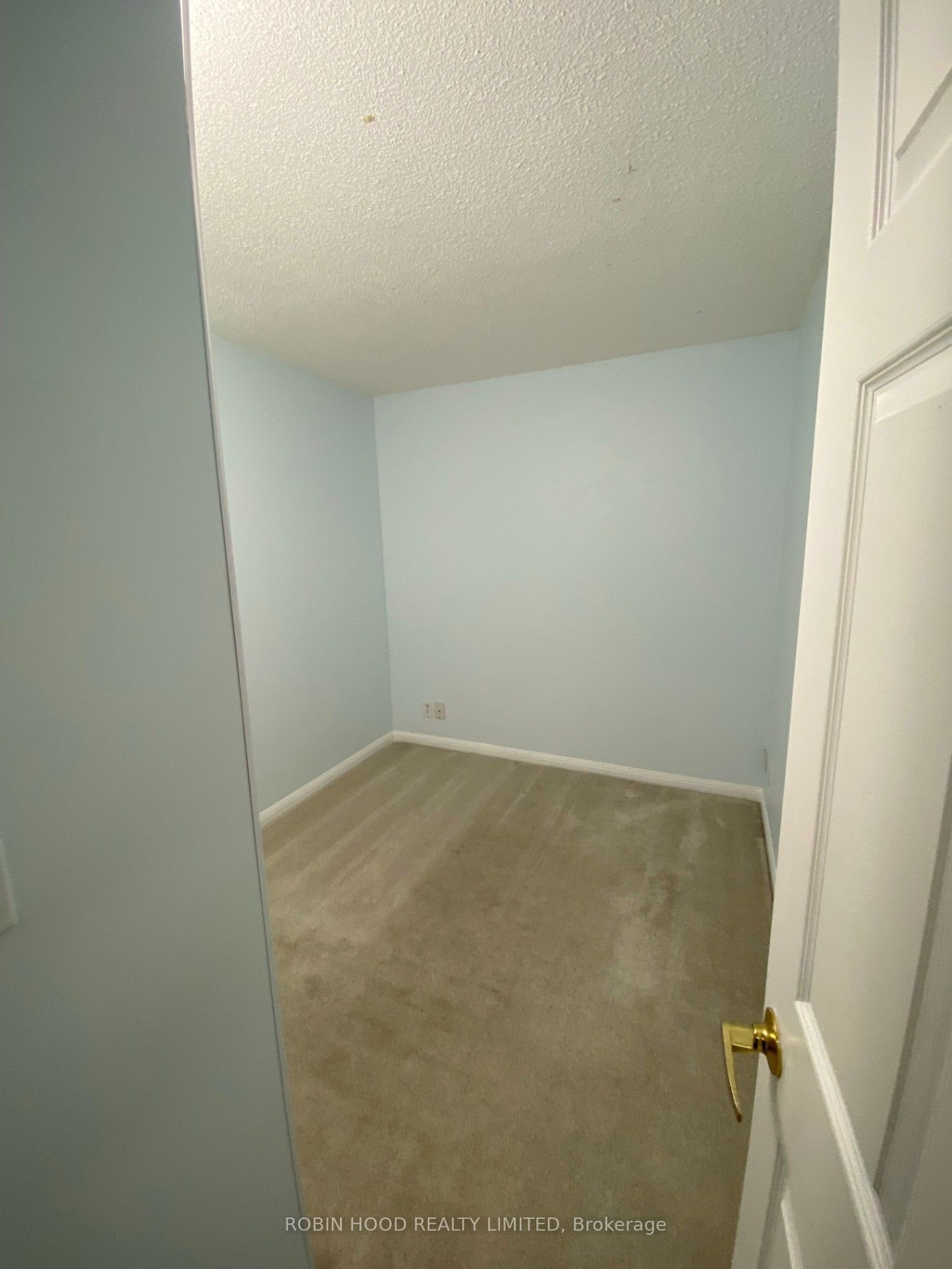 11 Lee Centre Drive 1805 Property Photo 3