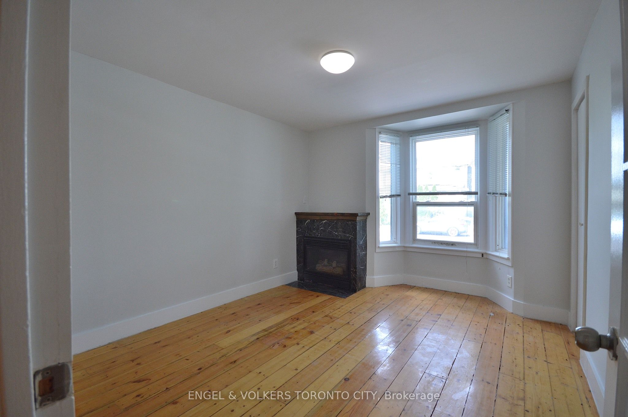 1801 Dundas Street E Main Floor Property Photo 8